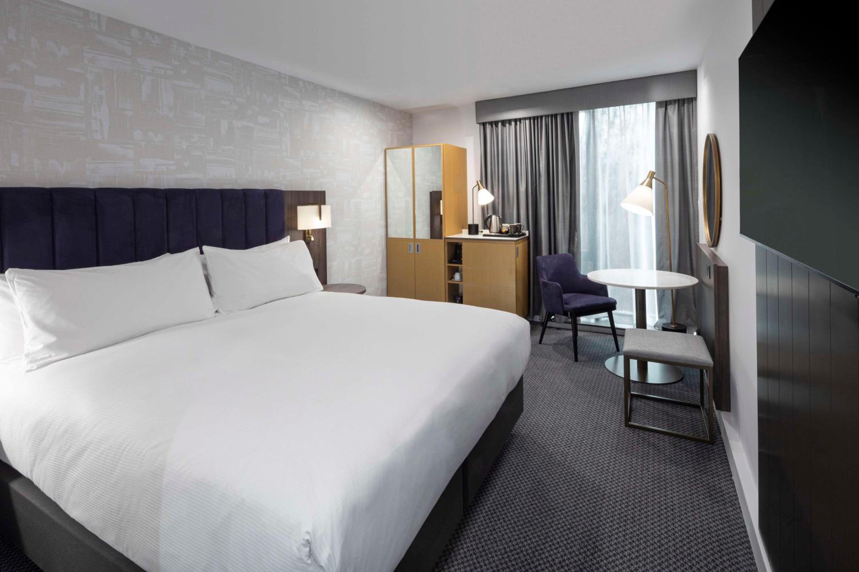 Deluxe King Room - Photo 4