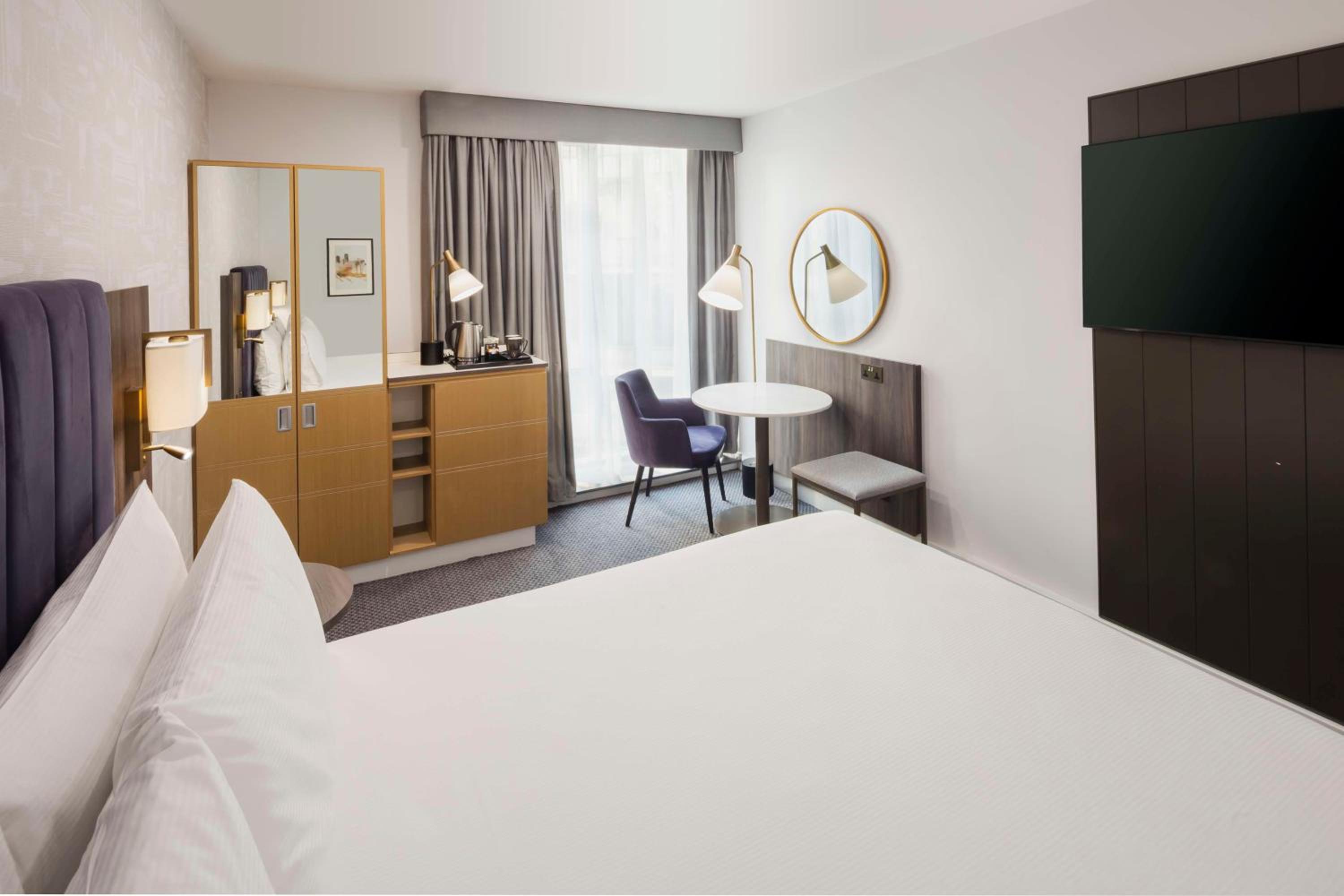 King Guest Room - Photo 5
