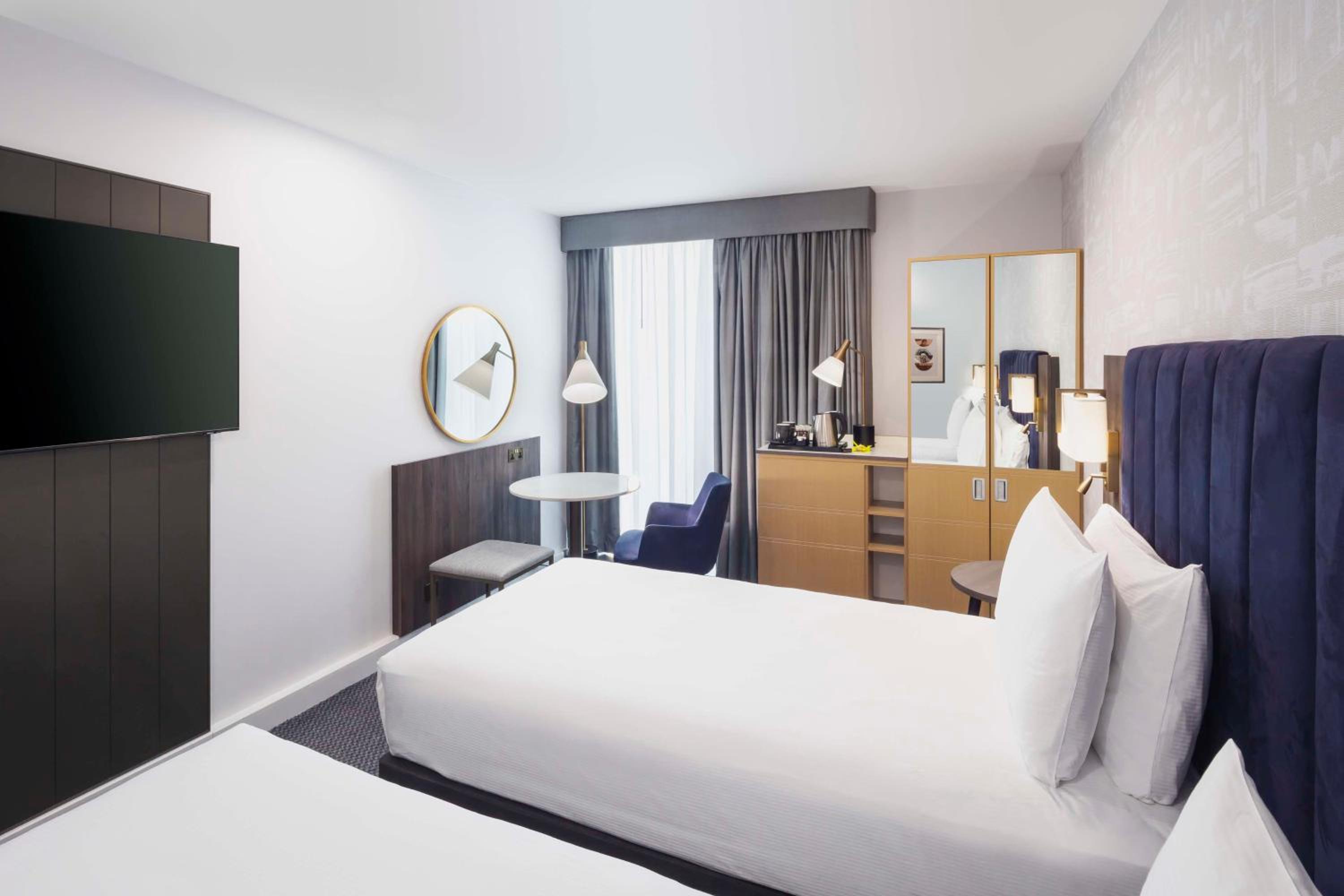 Twin Room - Photo 8