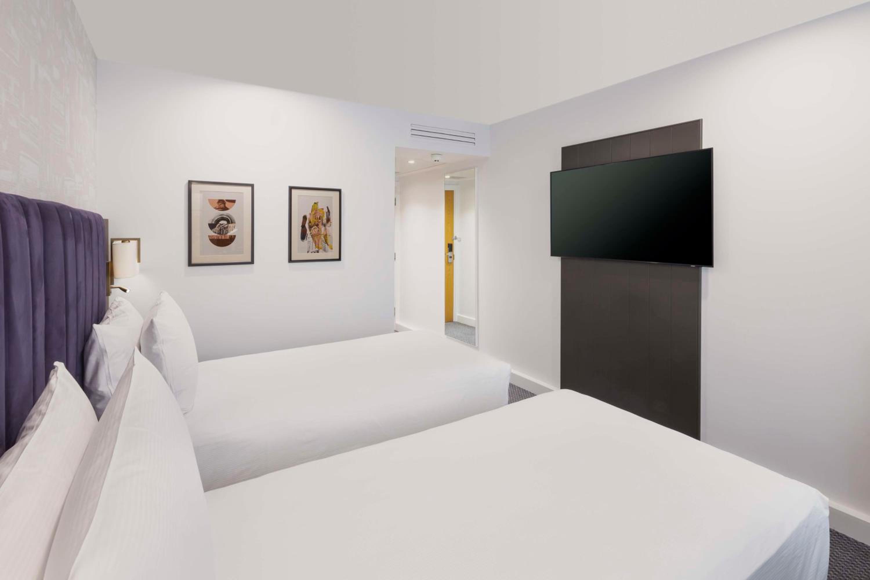 Twin Room - Photo 9