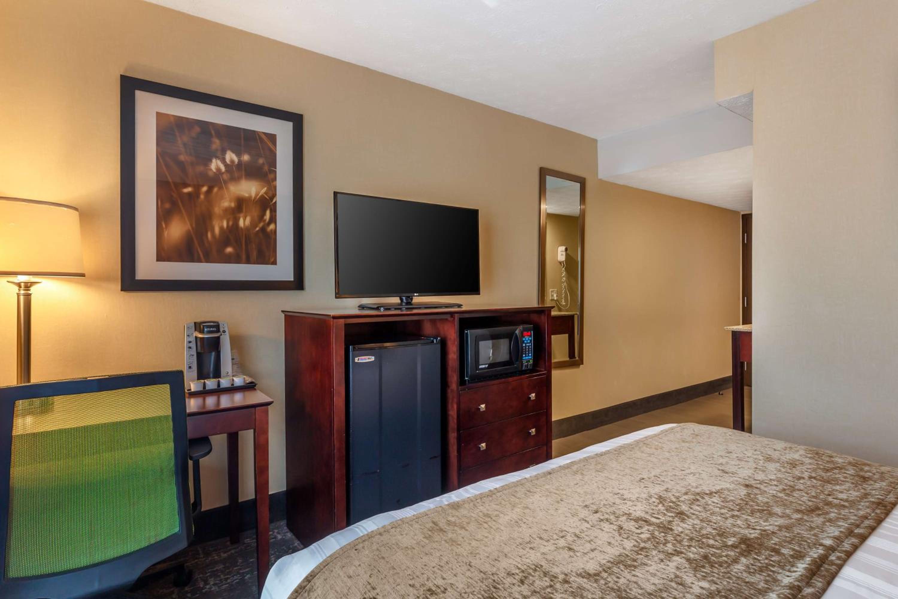 Queen Room - Non-Smoking - Photo 2