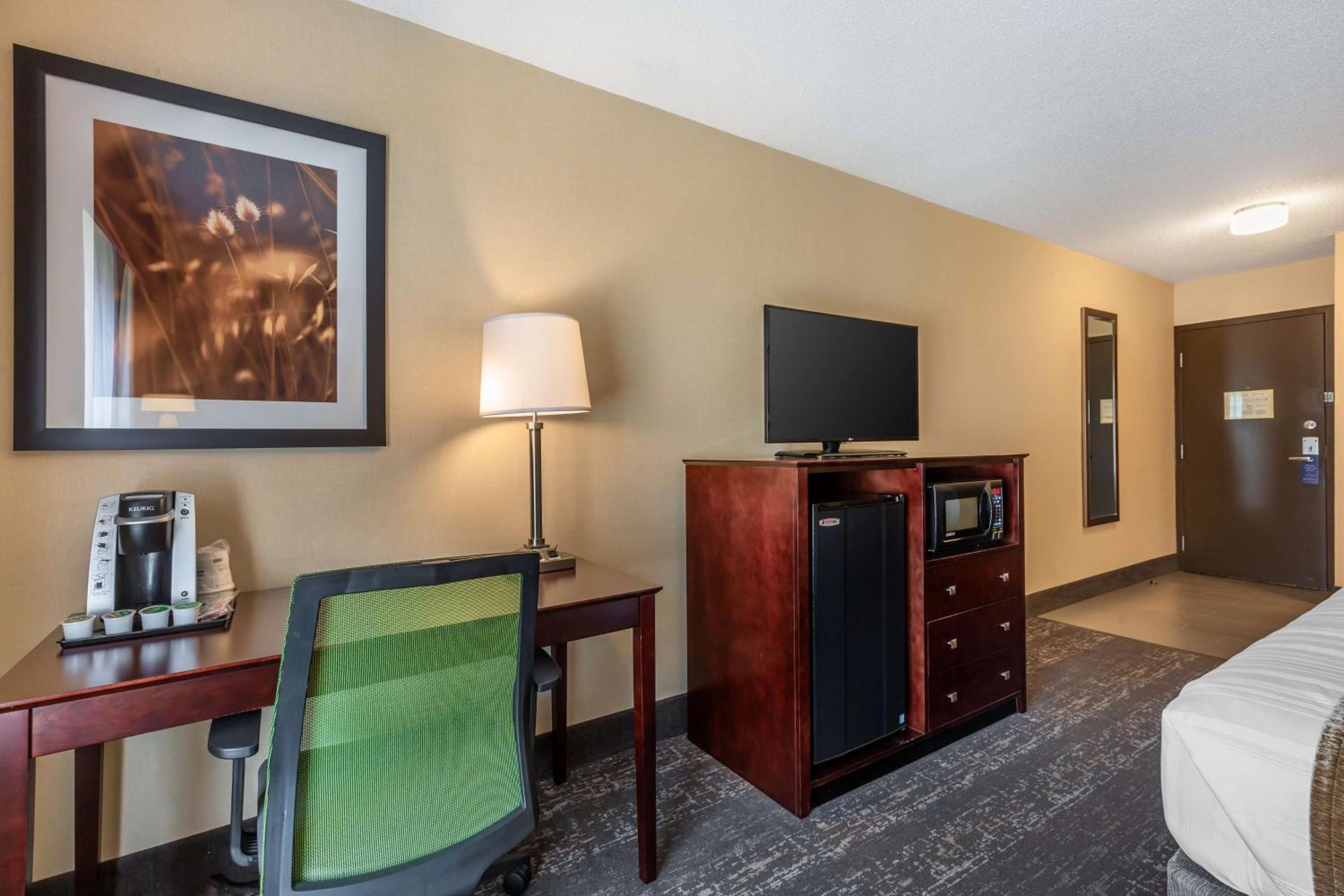 King Room - Non-Smoking - Photo 6