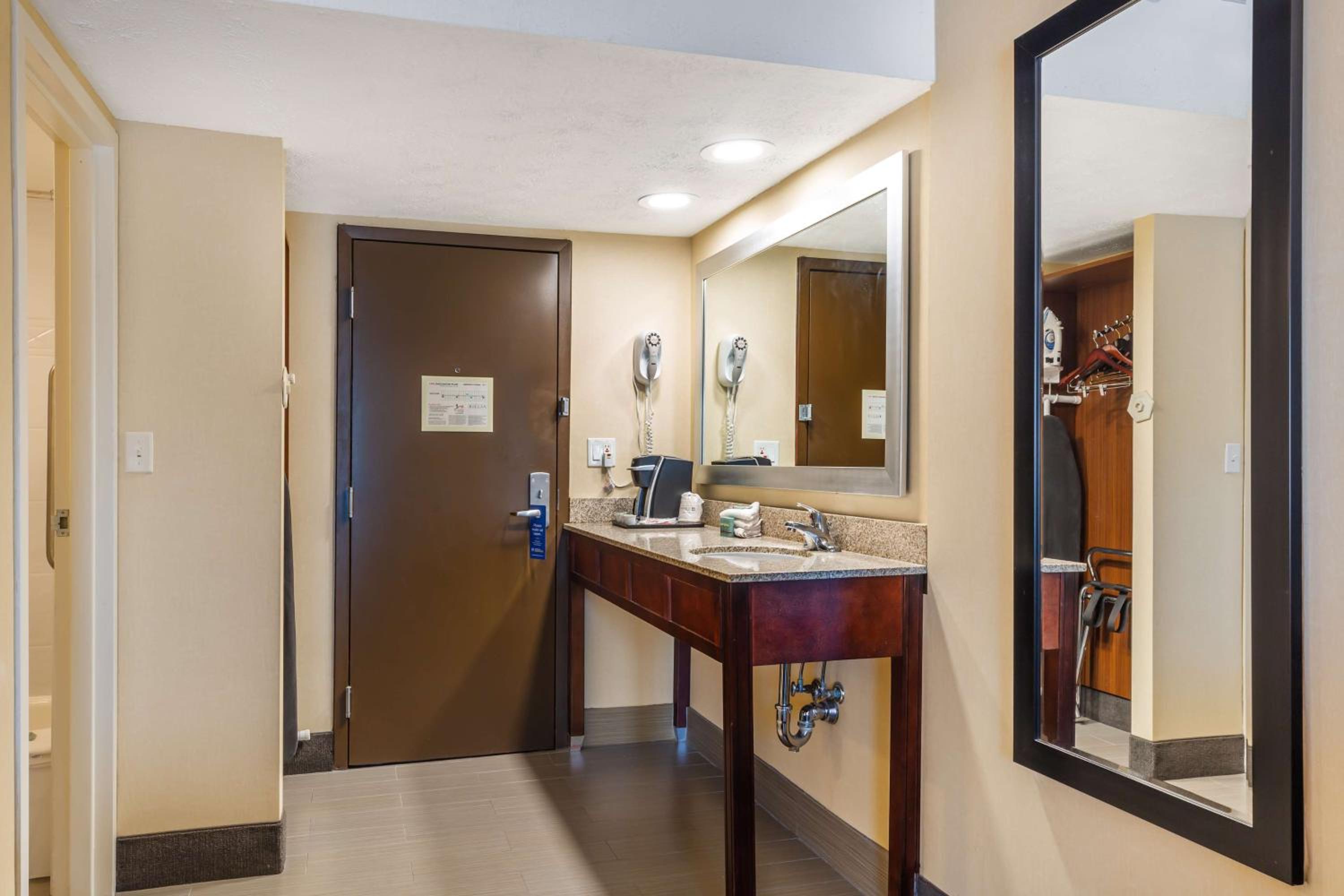 King Suite - Photo 3