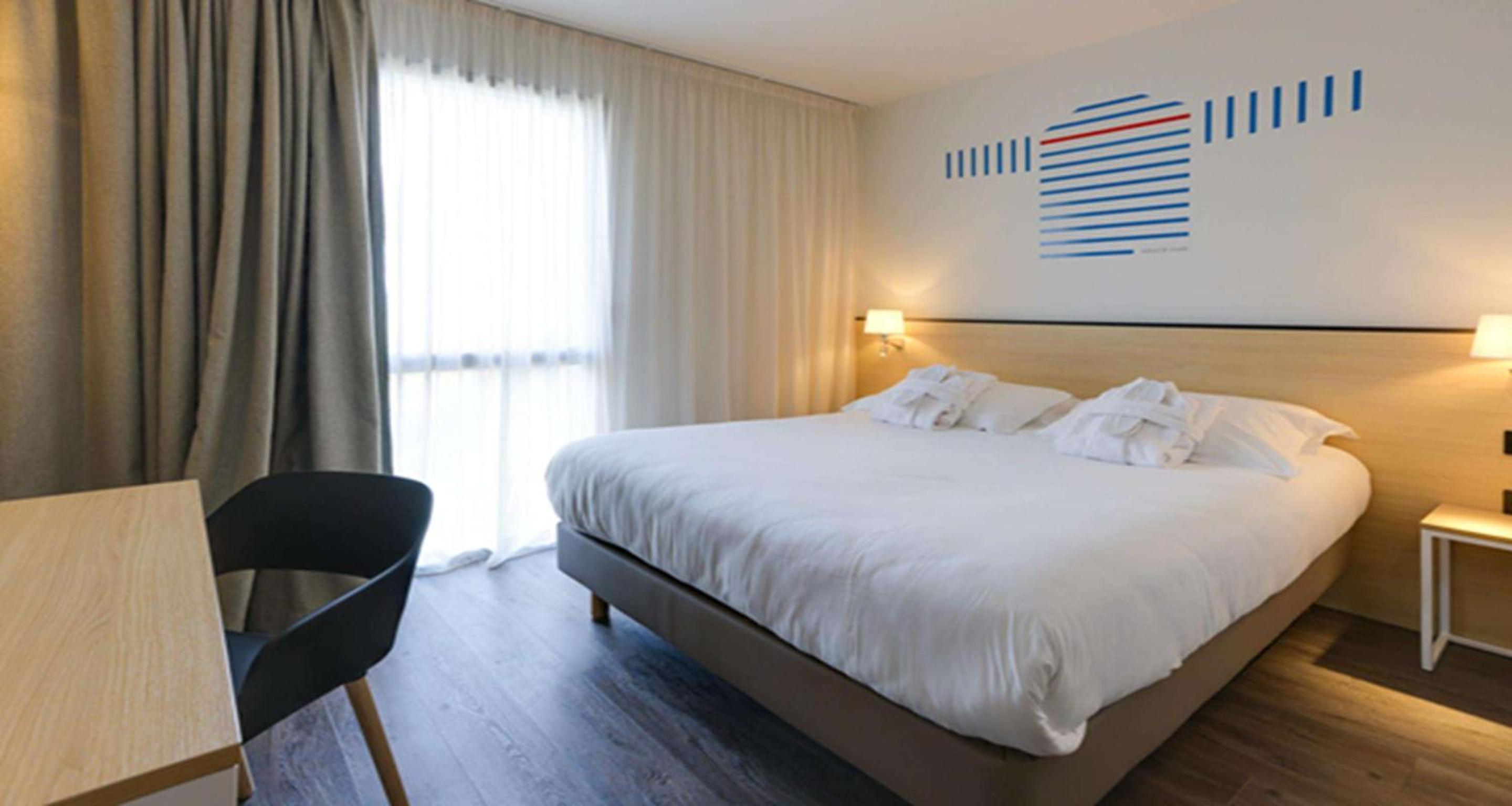 Premium Queen Room - Non-Smoking photo 2