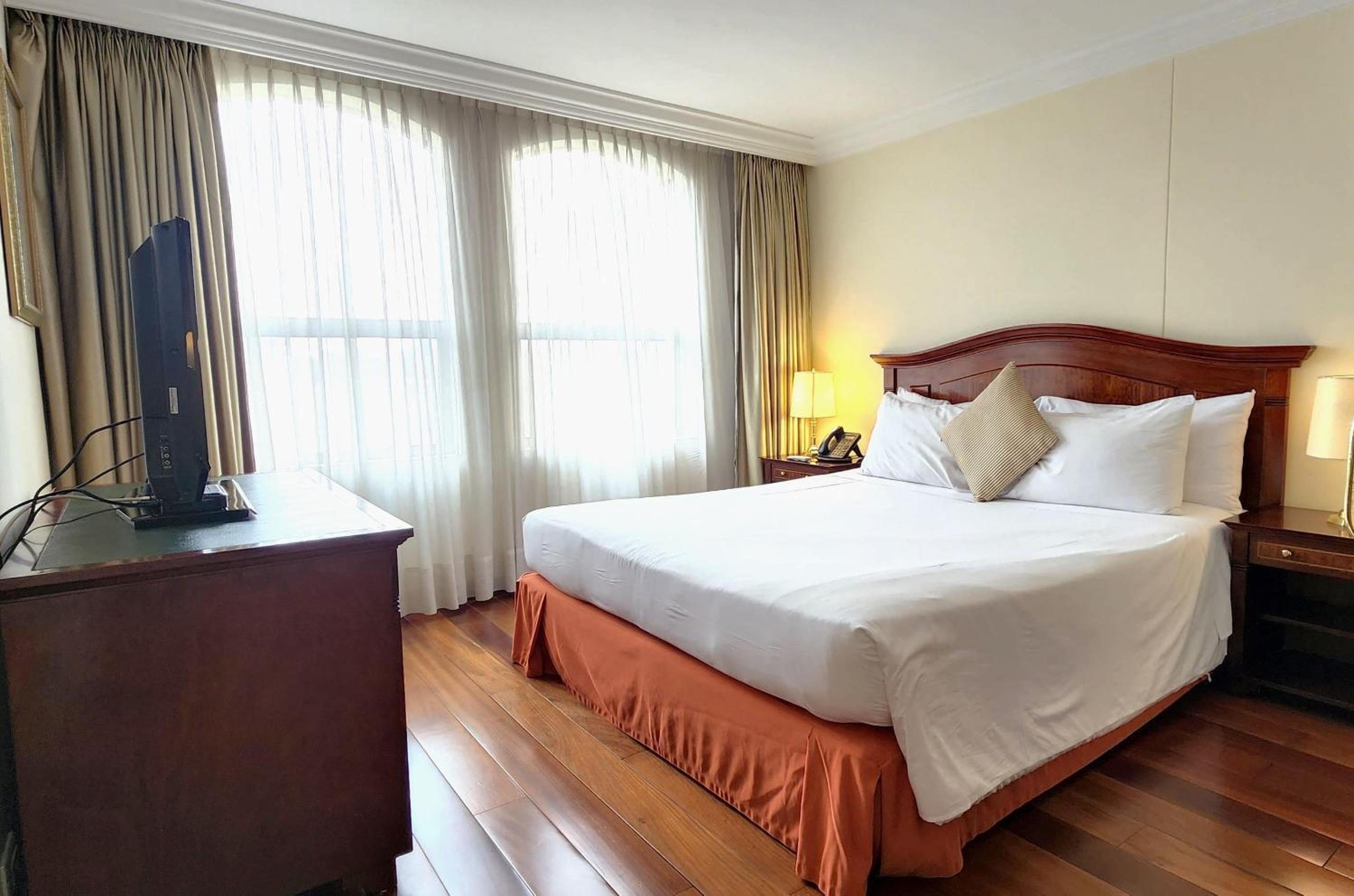 Deluxe Junior Suite - Photo 8