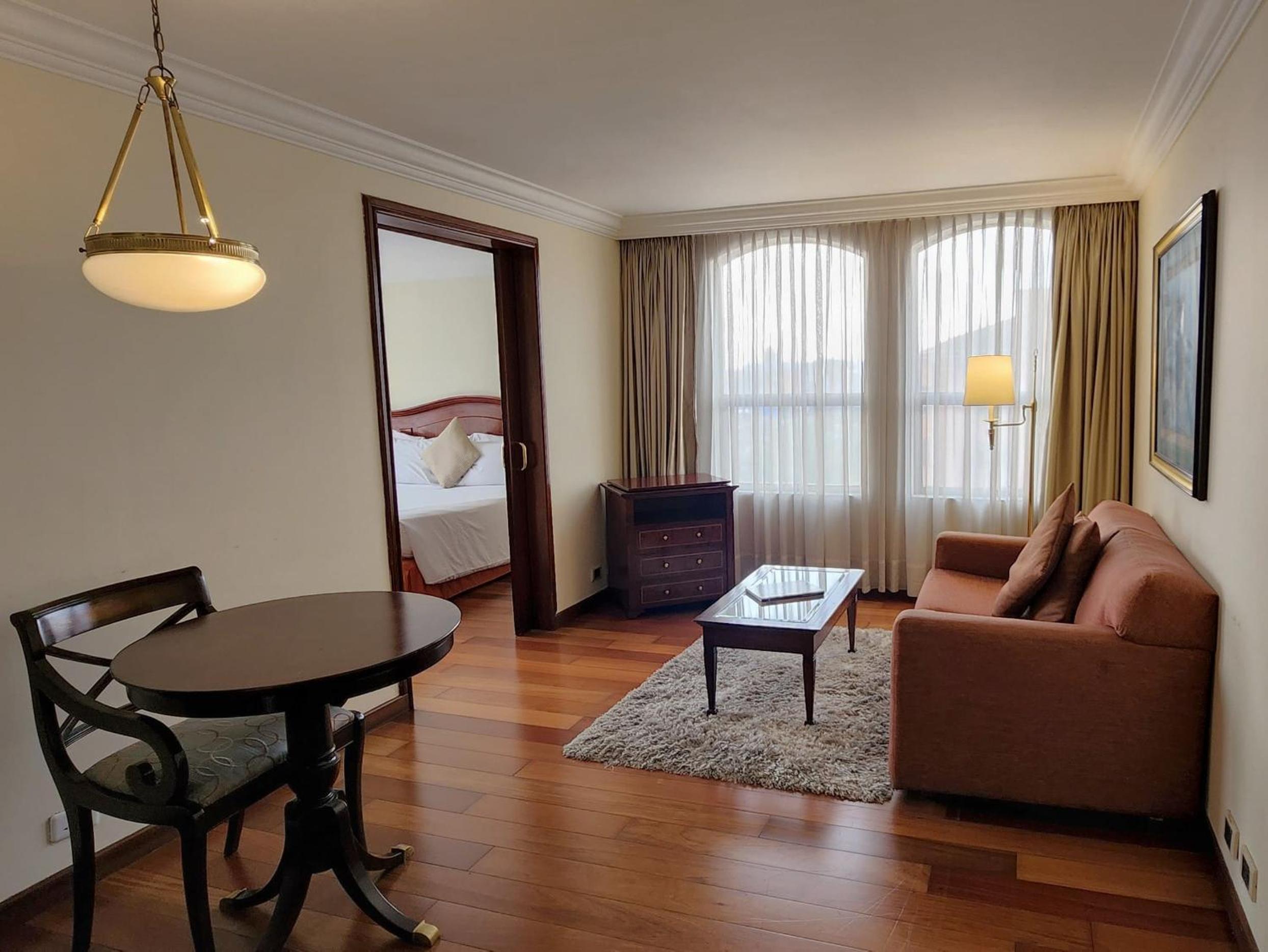 Deluxe Junior Suite - Photo 9