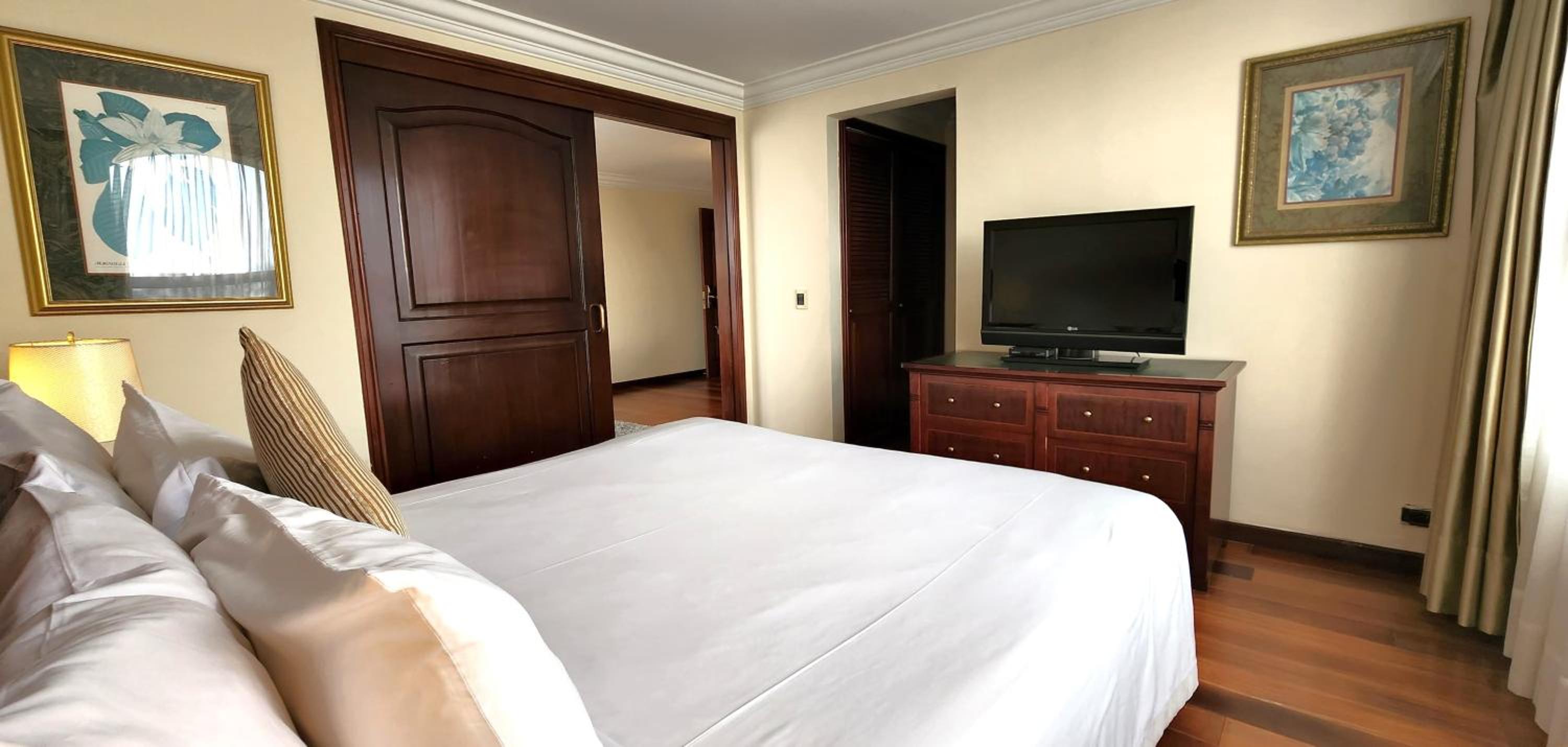 Deluxe Junior Suite - Photo 10