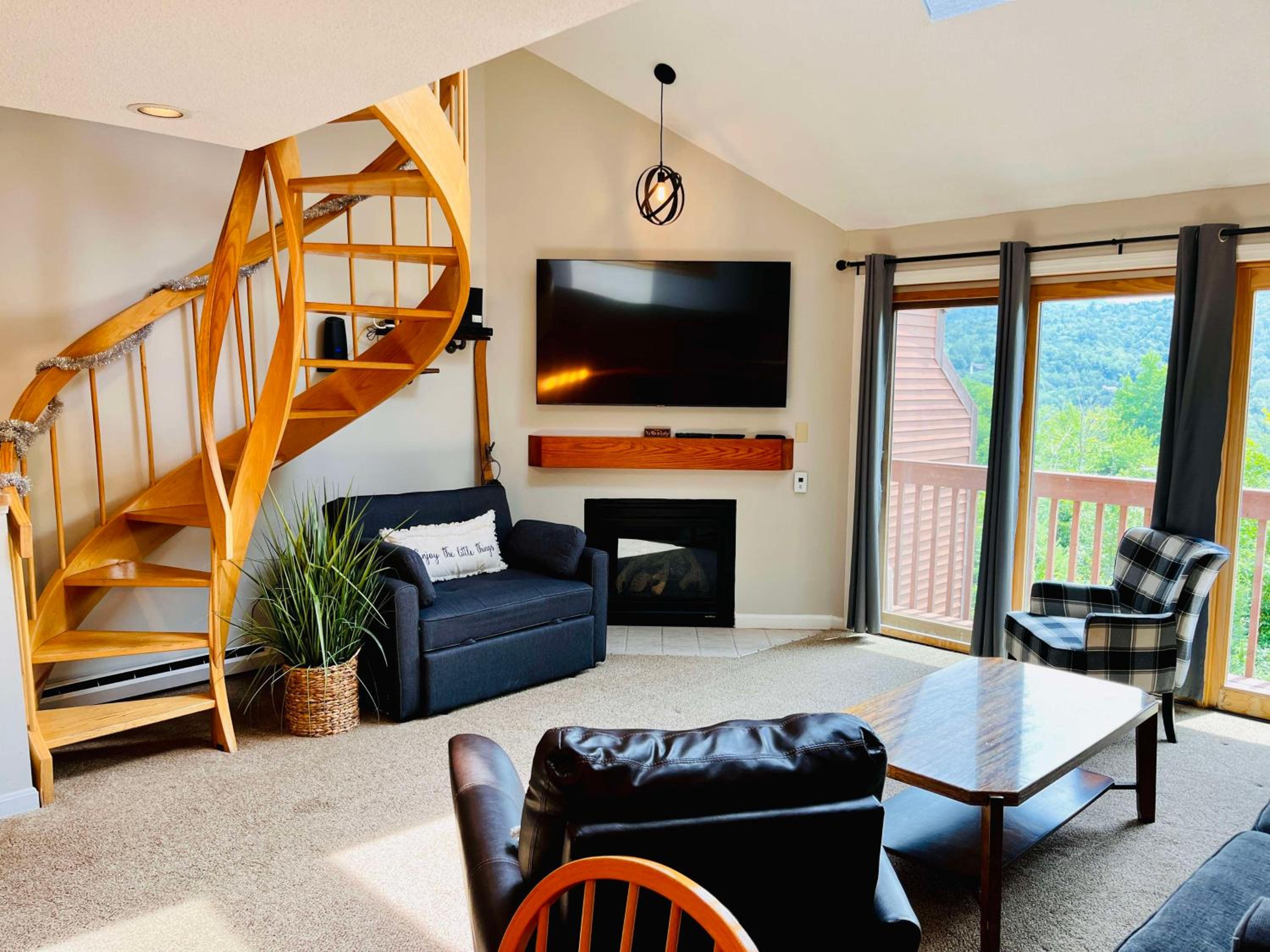 2BR-Reno w/ Queen/King & Twin Beds