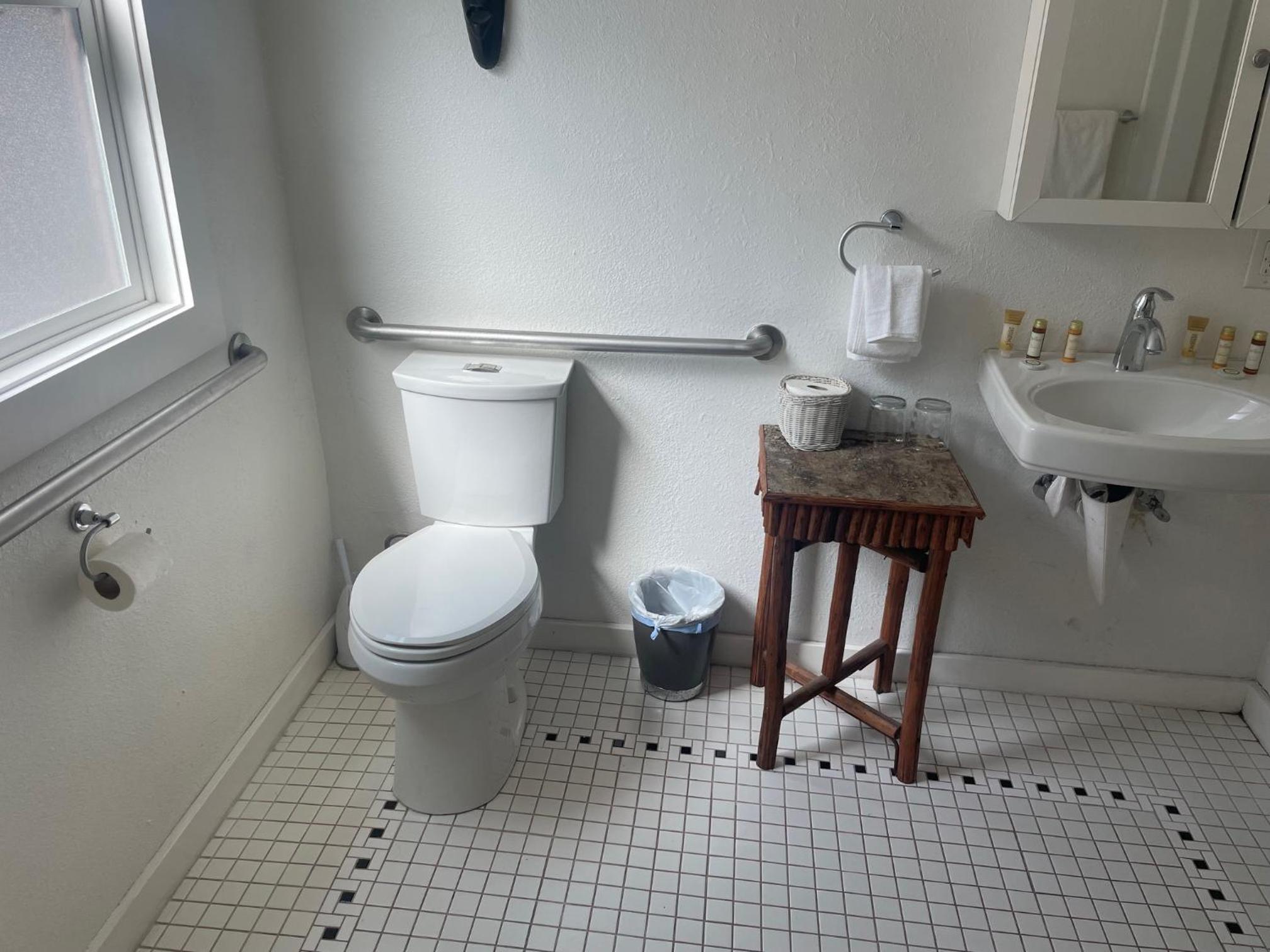 Single Room - Disability Access photo 3