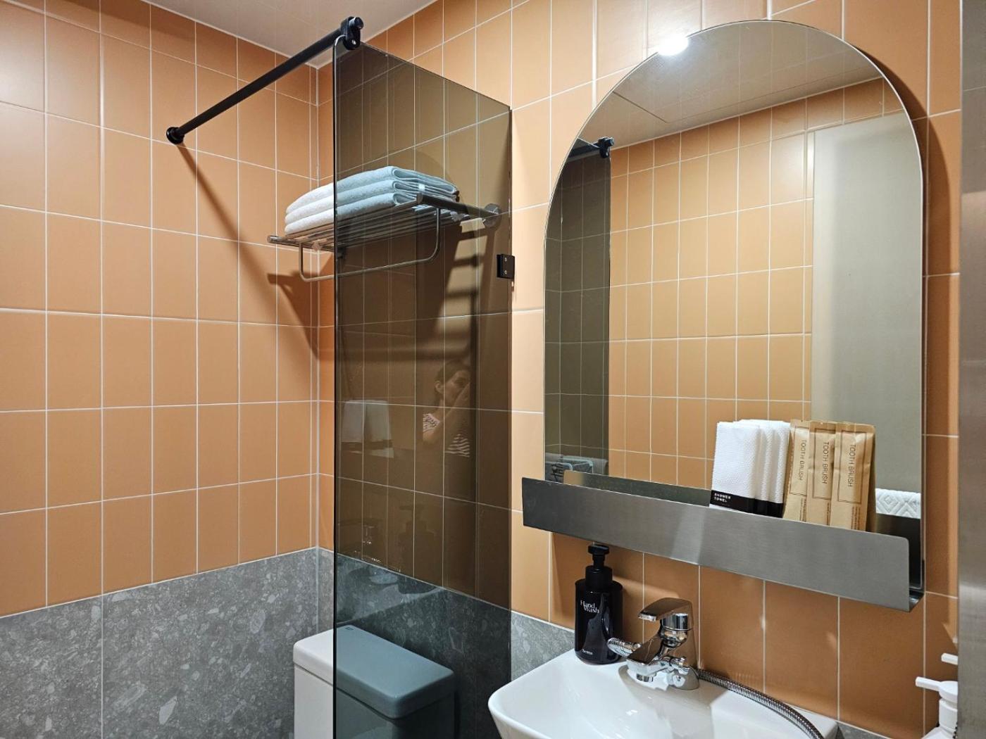 Triple Room with Private Bathroom - Photo 10