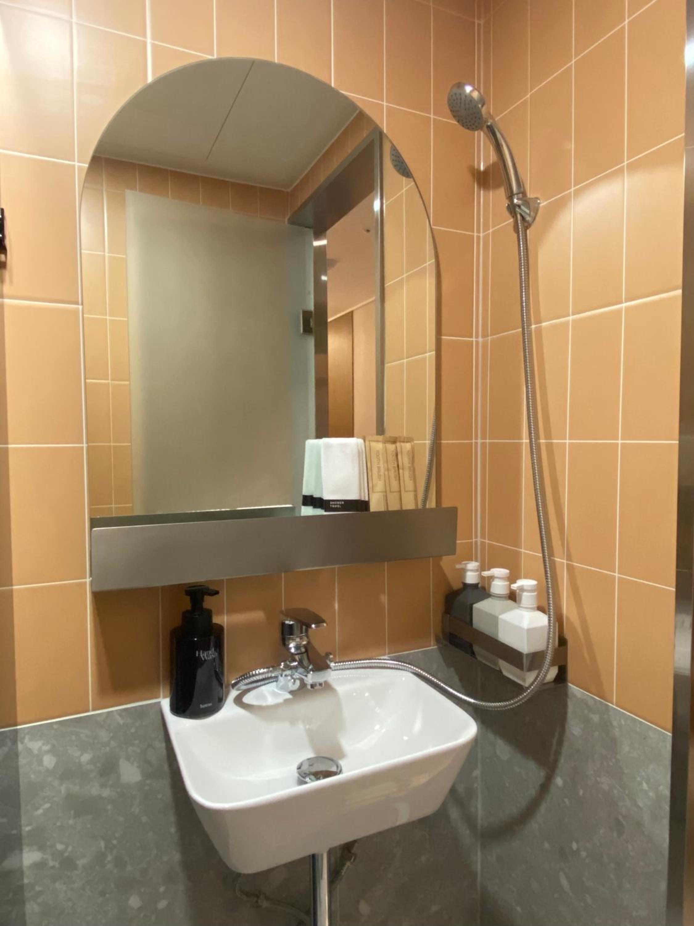 Triple Room with Private Bathroom - Photo 12
