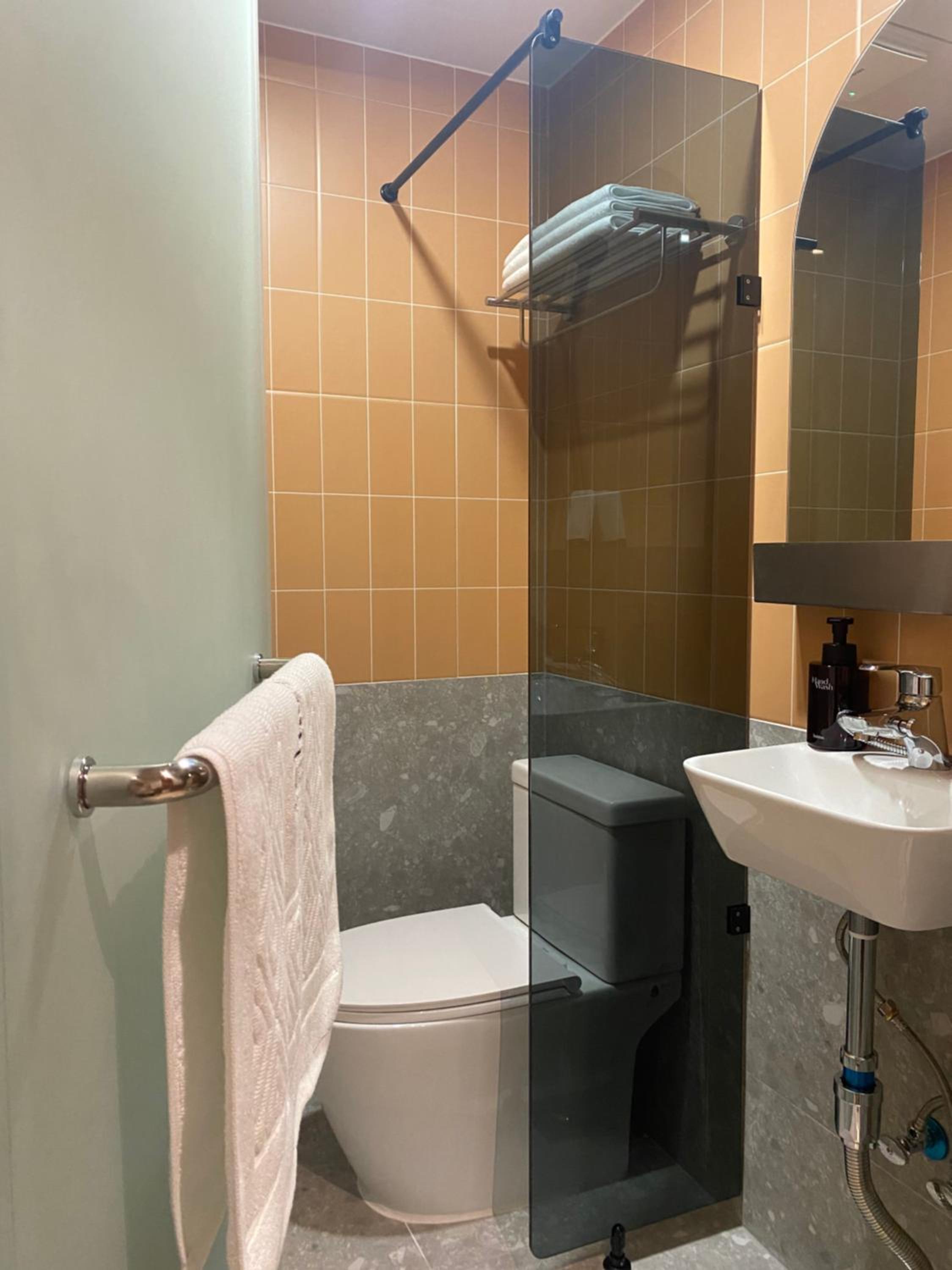 Triple Room with Private Bathroom - Photo 11