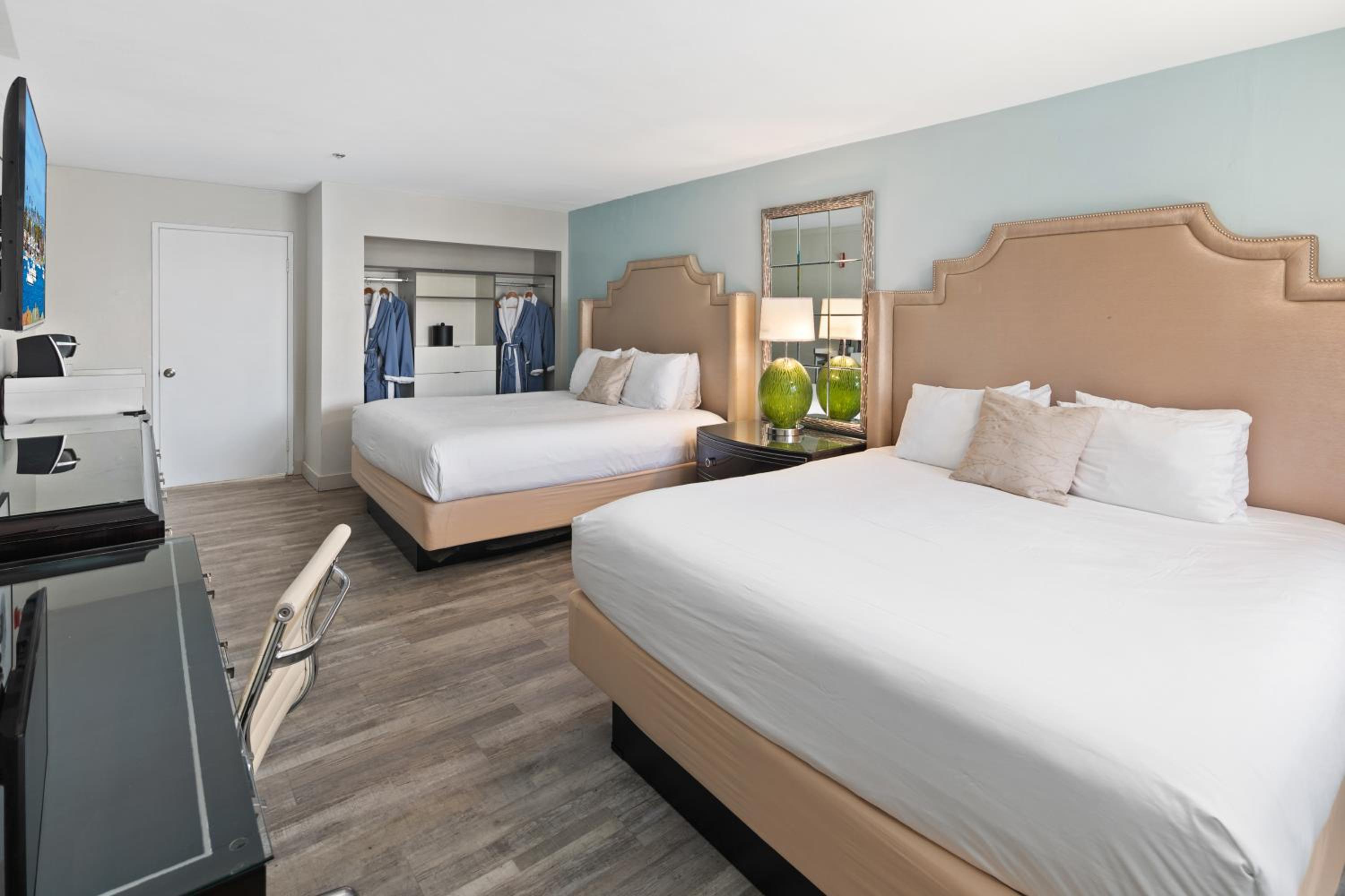 King Room with Two King Beds - Photo 5