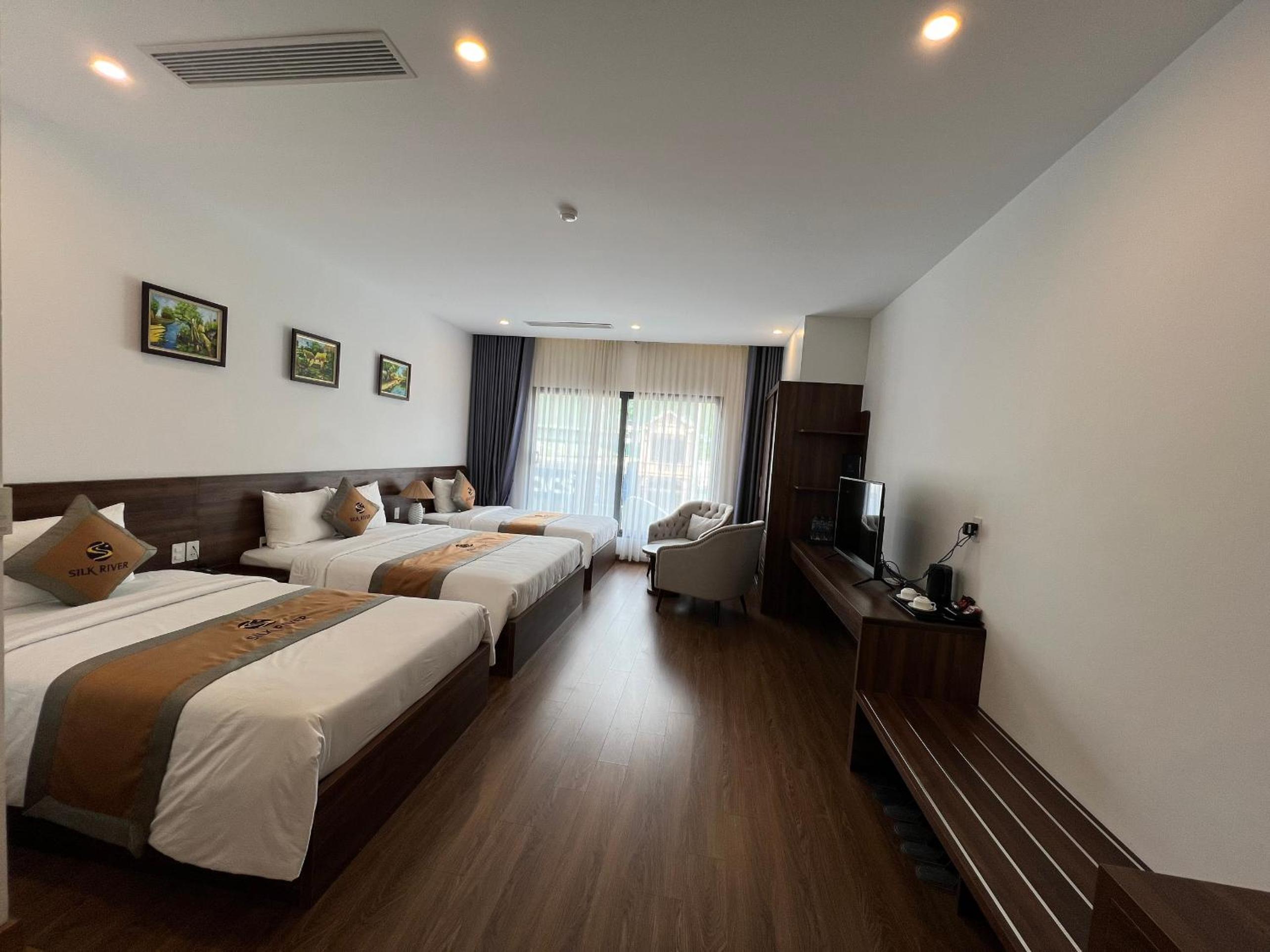 Suite with Balcony photo 2