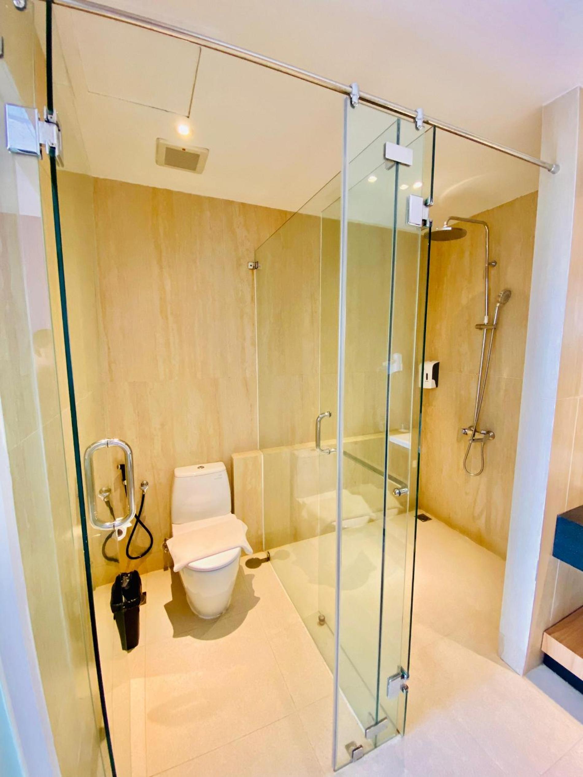 Suite - Photo 5