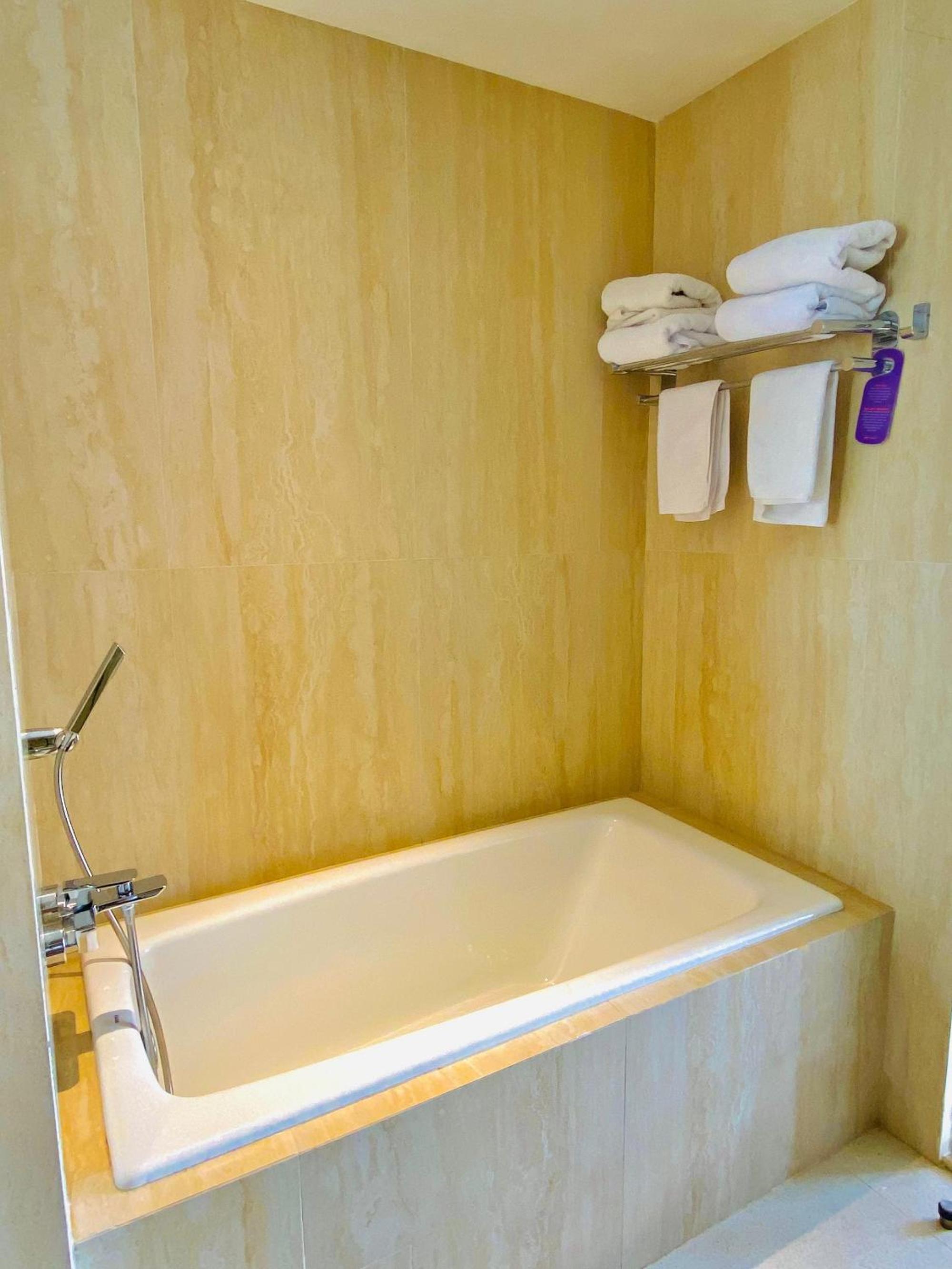 Suite - Photo 7