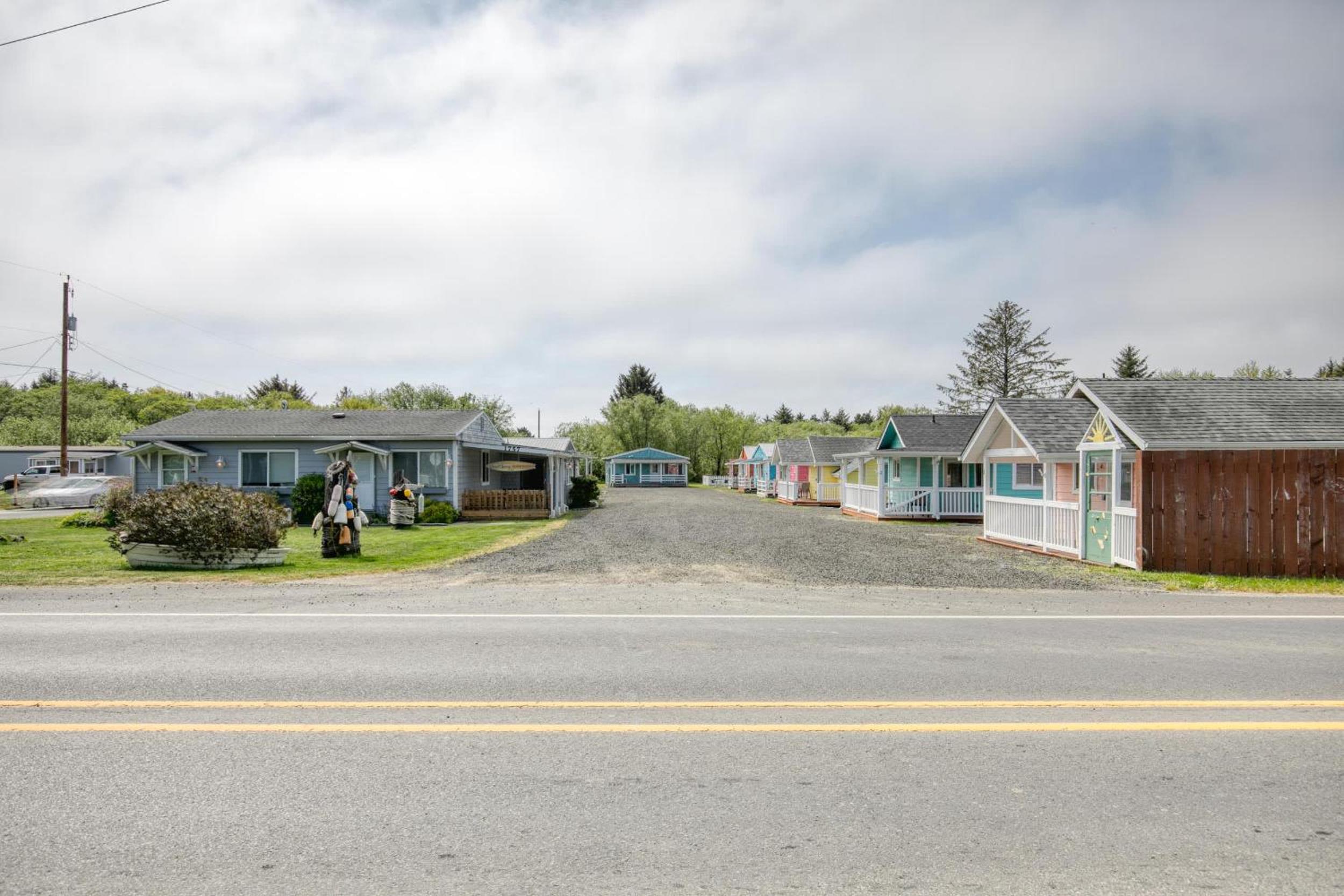 Mobile Home - Photo 8