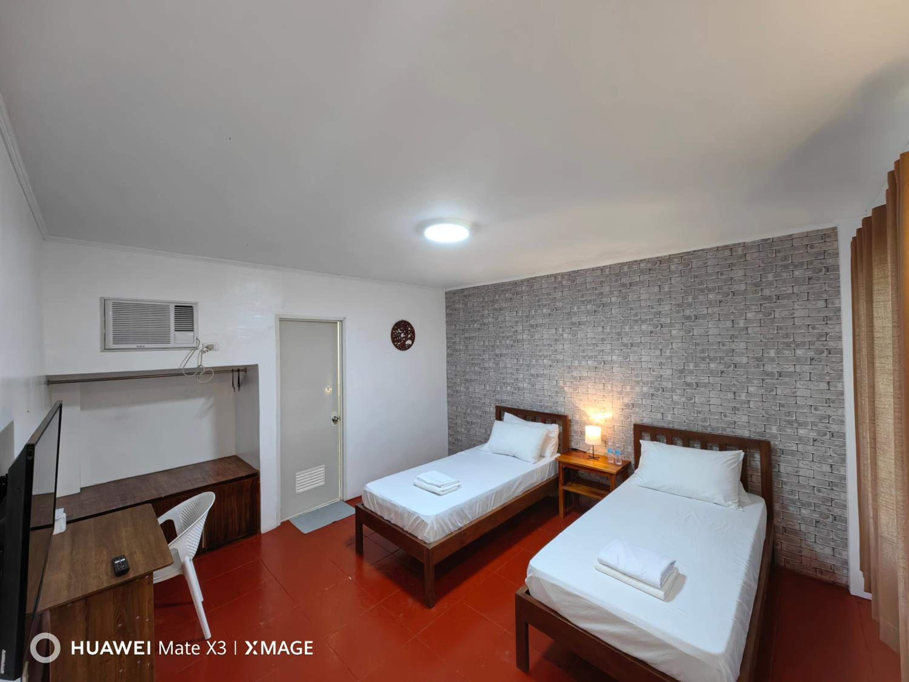 Economy Twin Room - Photo 1