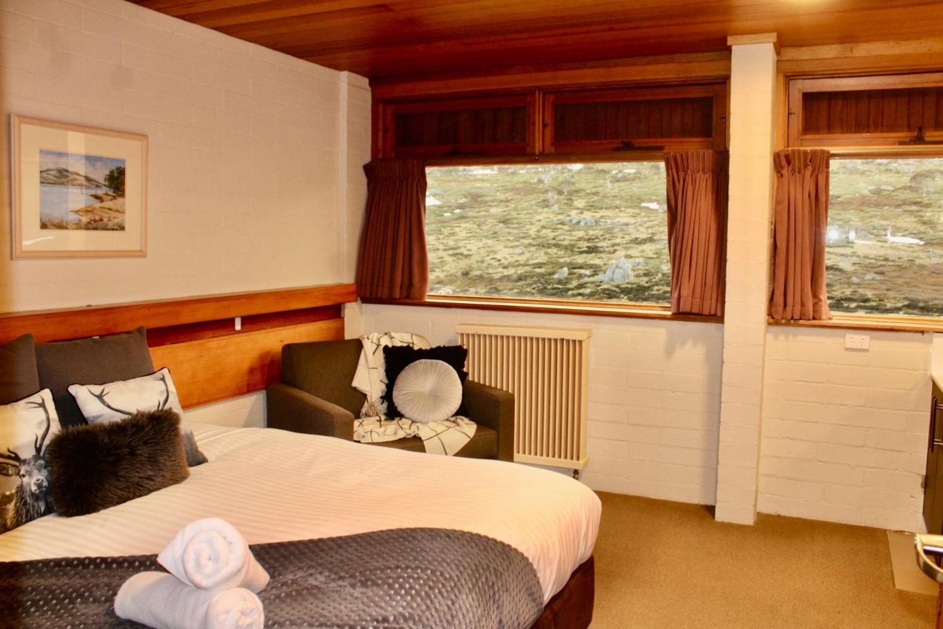 Deluxe Double or Twin Room with Mountain View