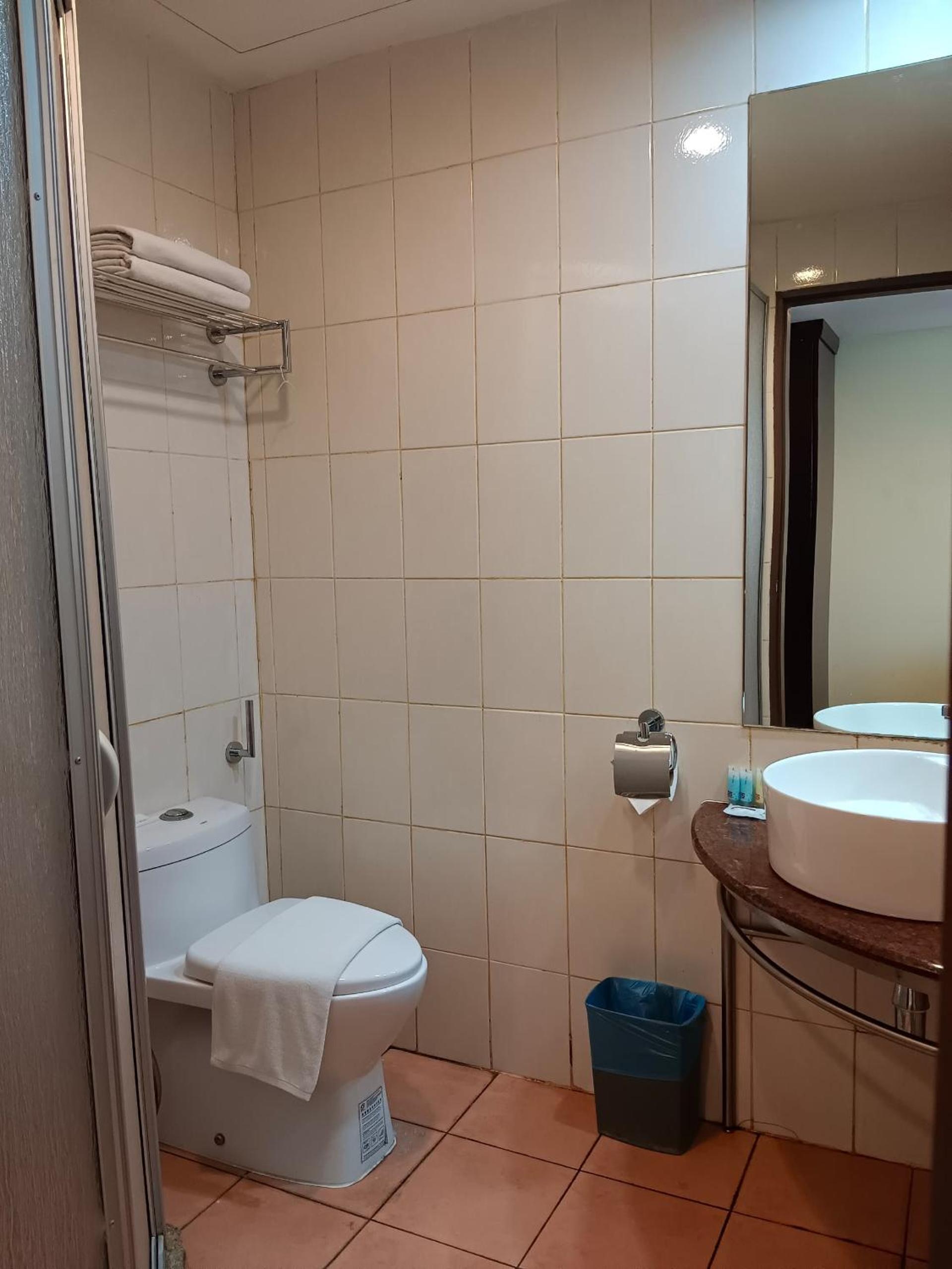 Standard Twin Room - Photo 7