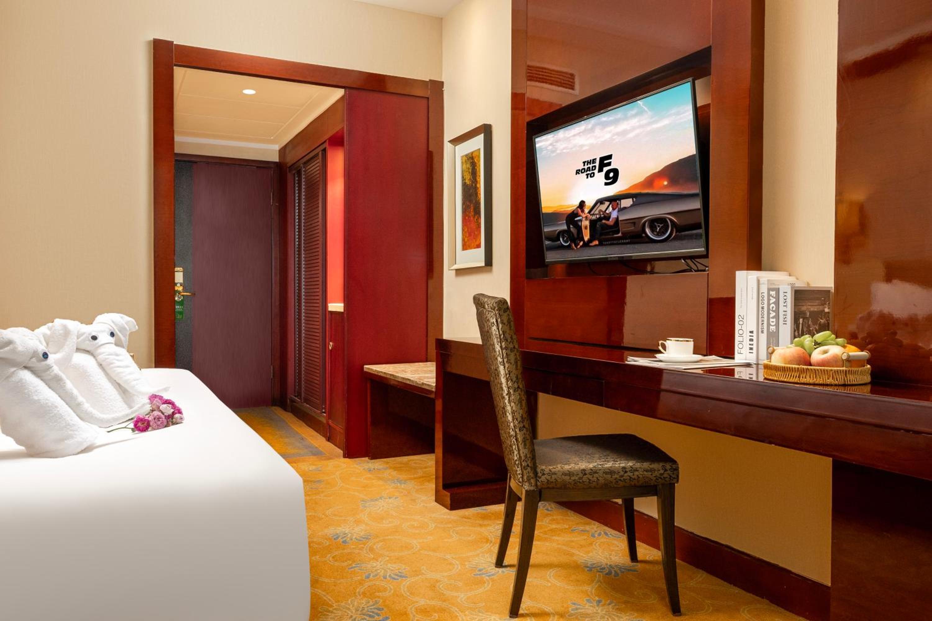 Deluxe King Room photo 1
