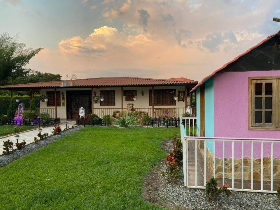 Seven-Bedroom House photo 1