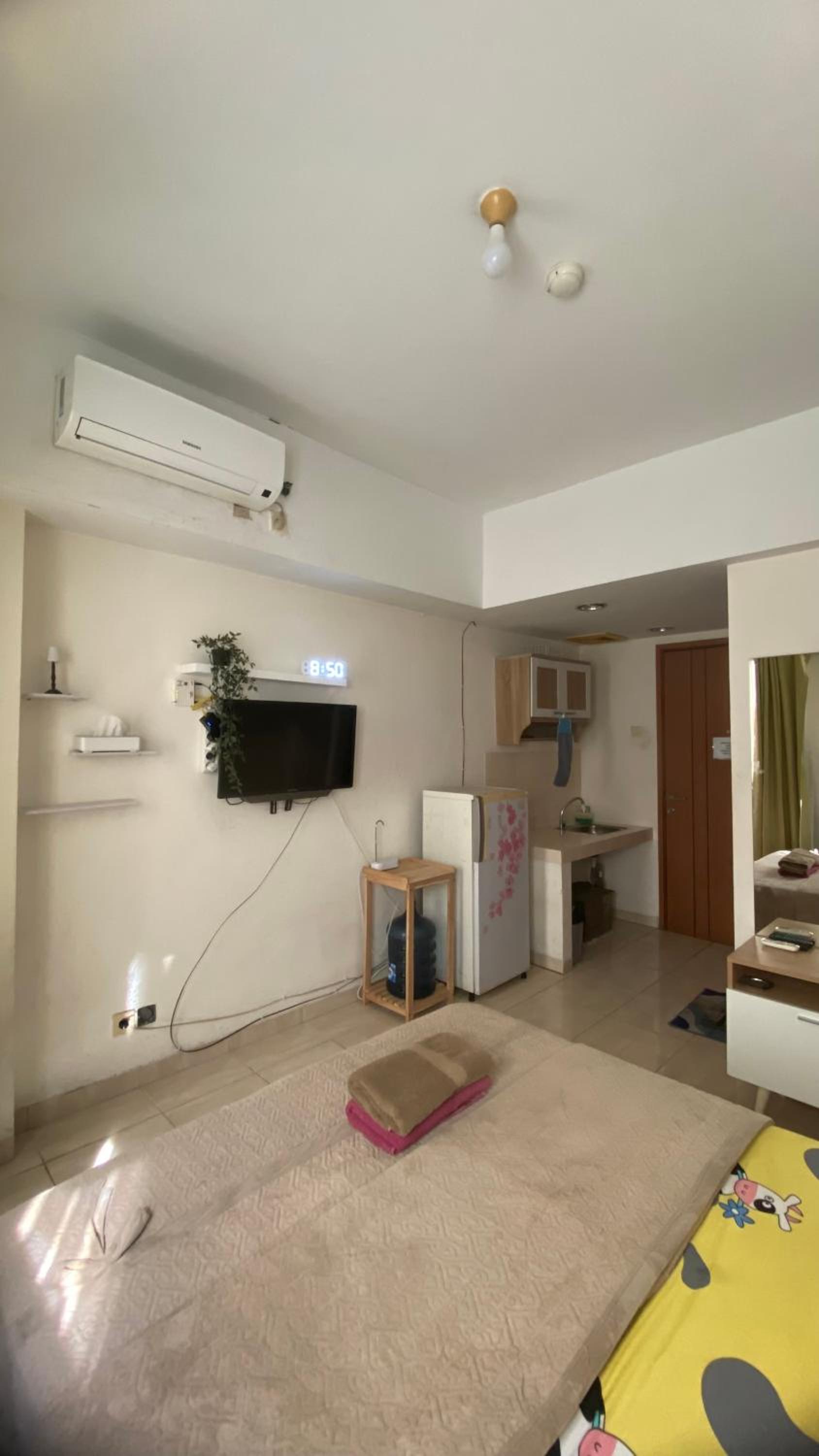 One-Bedroom Apartment photo 1