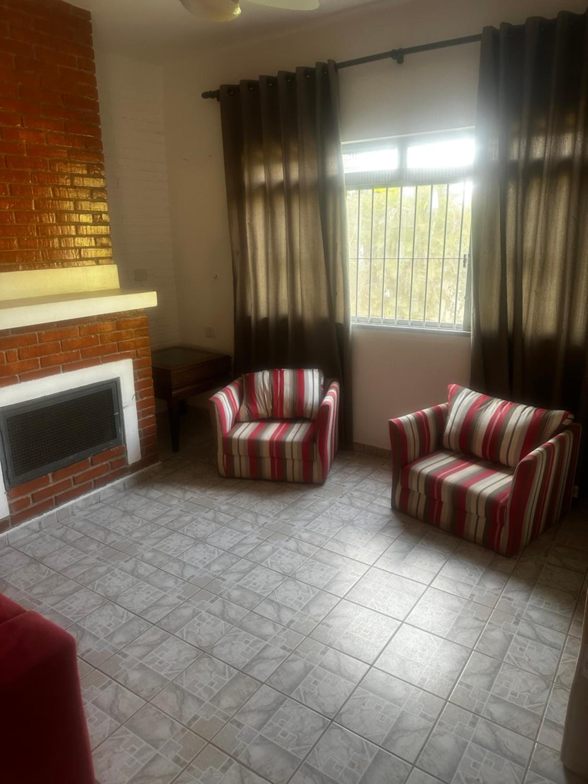 Five-Bedroom House photo 1