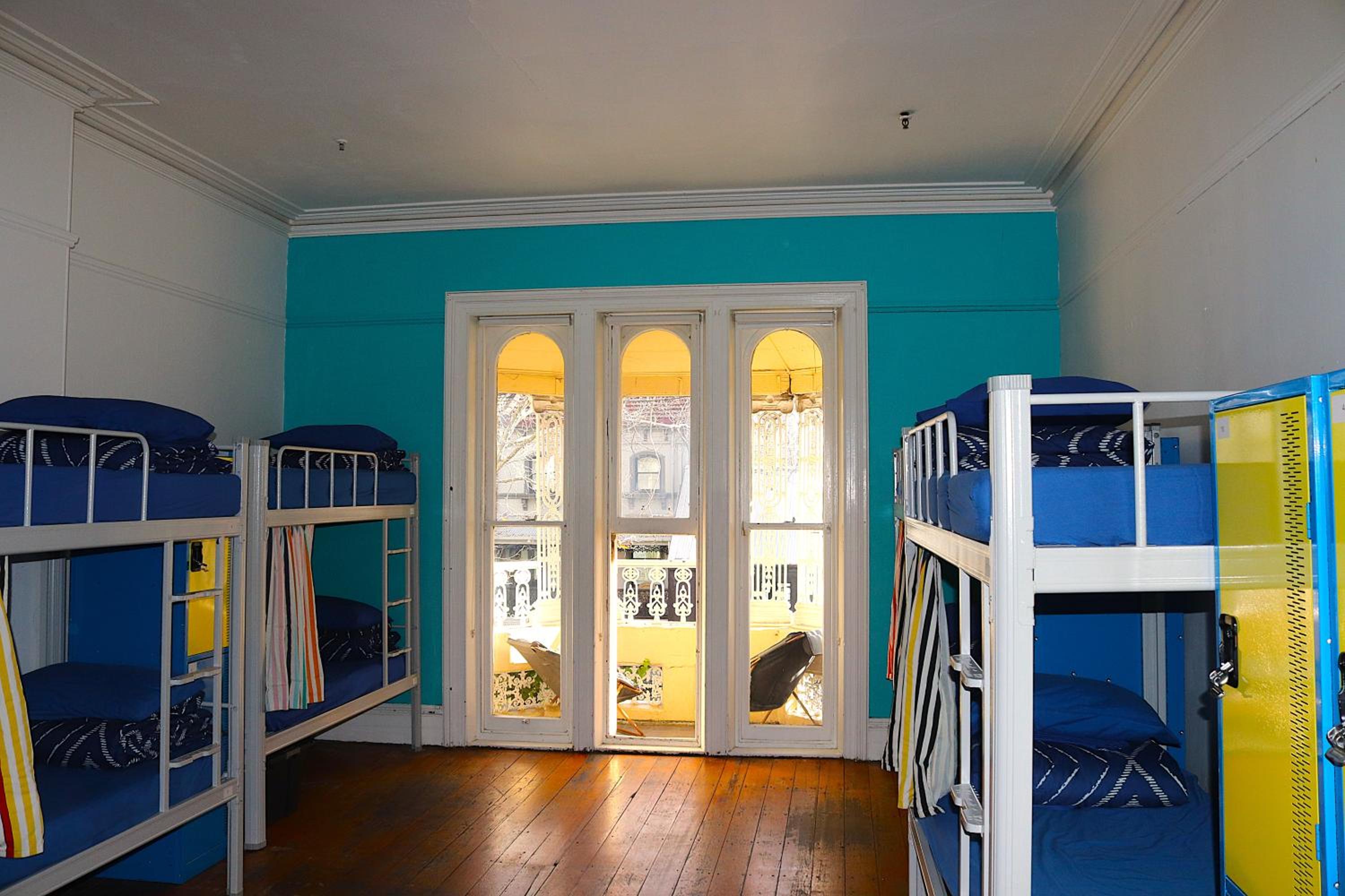 Bed in 10-Bed Mixed Dormitory Room with Shared Bathroomnage (age 18-36 years) photo 3