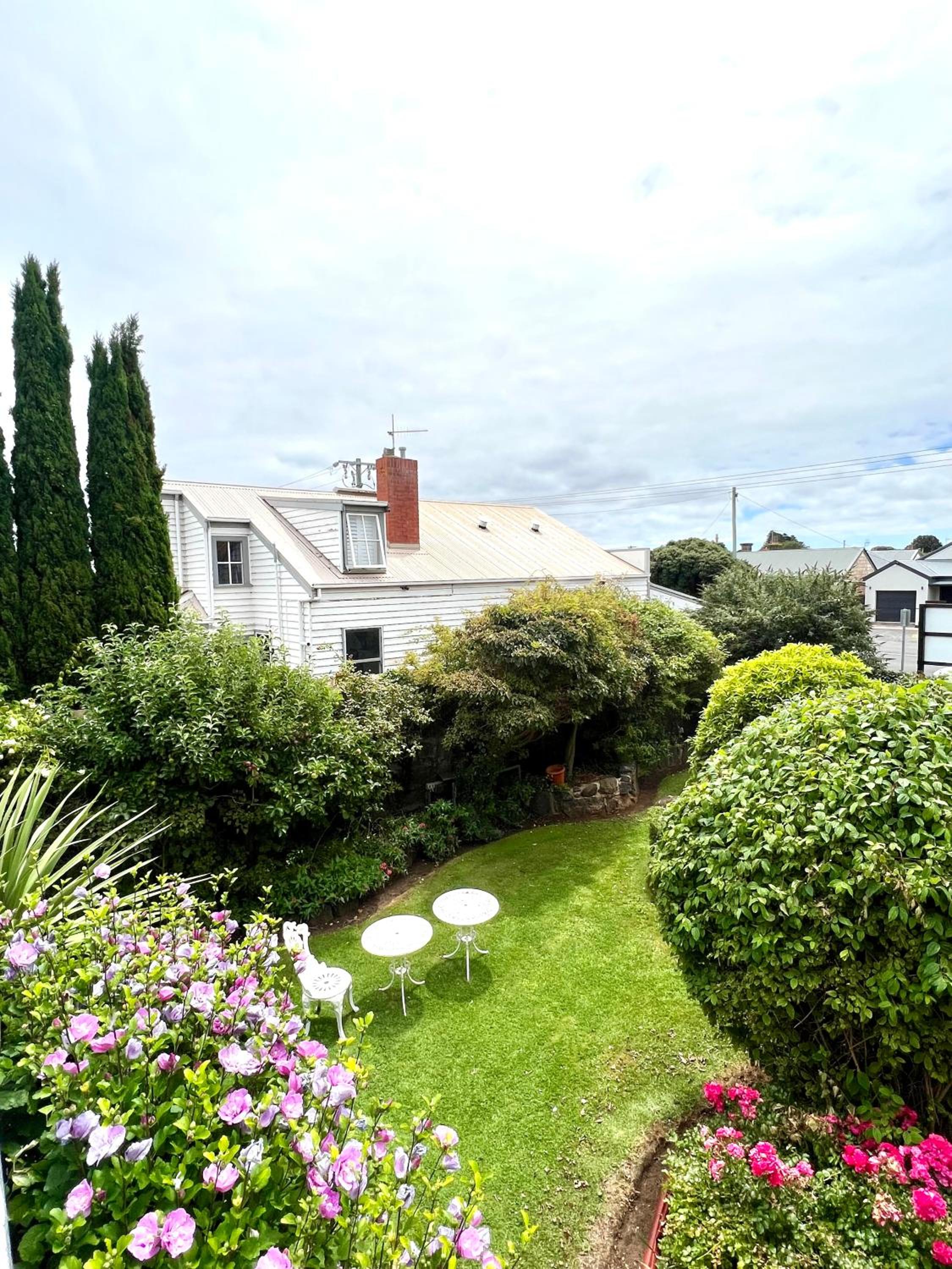 Small Double Room with Private Bathroom - Guest House - Photo 10