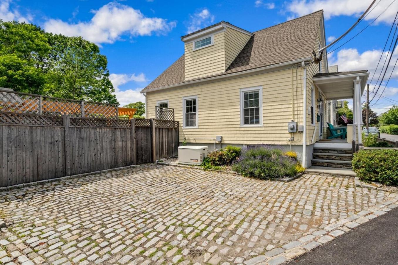 Three-Bedroom House photo 2