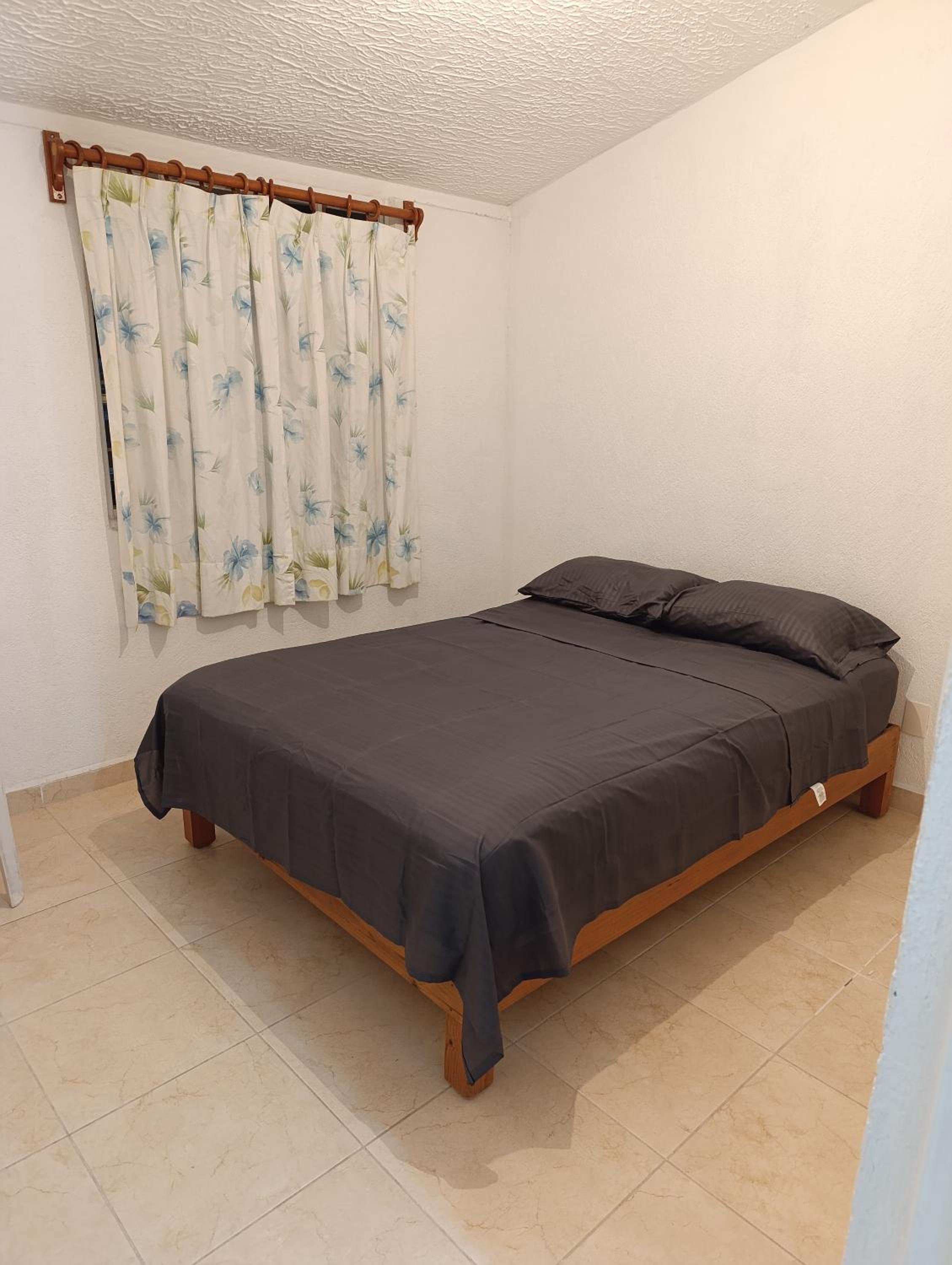 One-Bedroom House photo 1