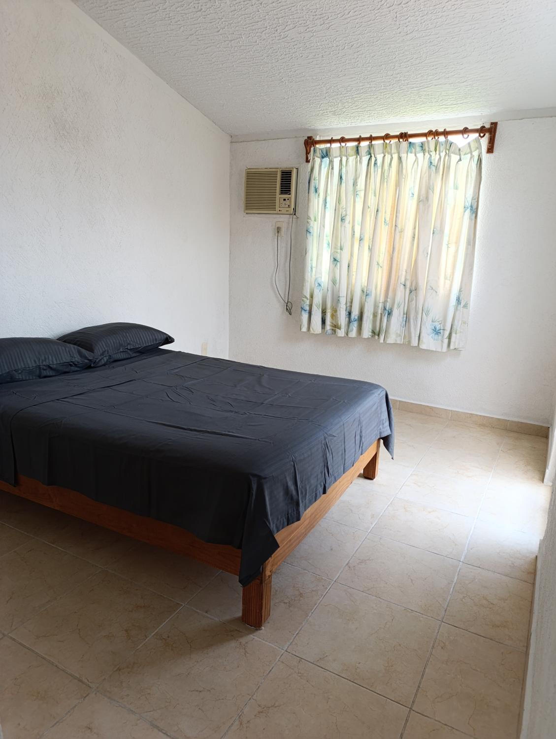 One-Bedroom House photo 3