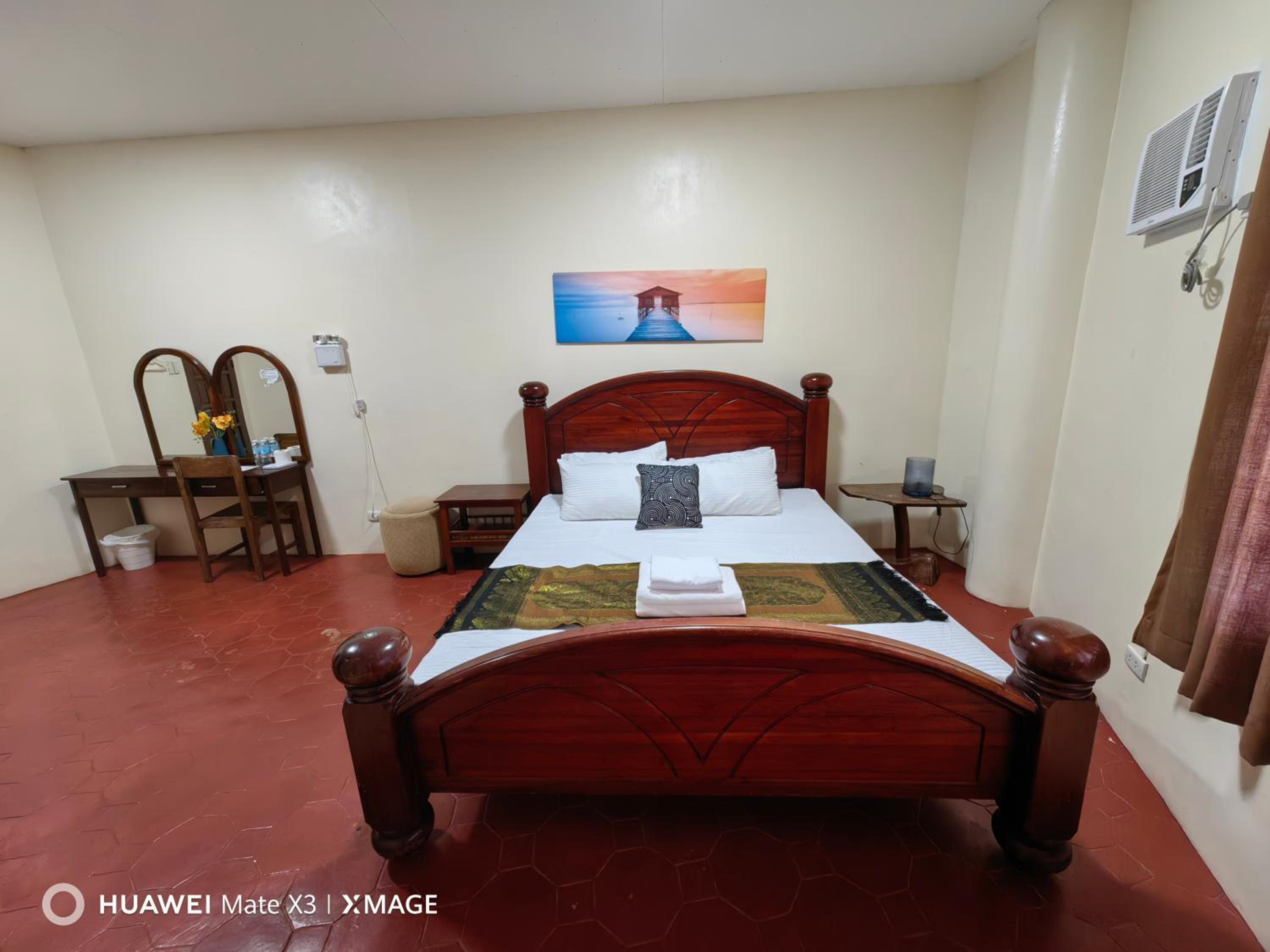 Deluxe King Room - Photo 2