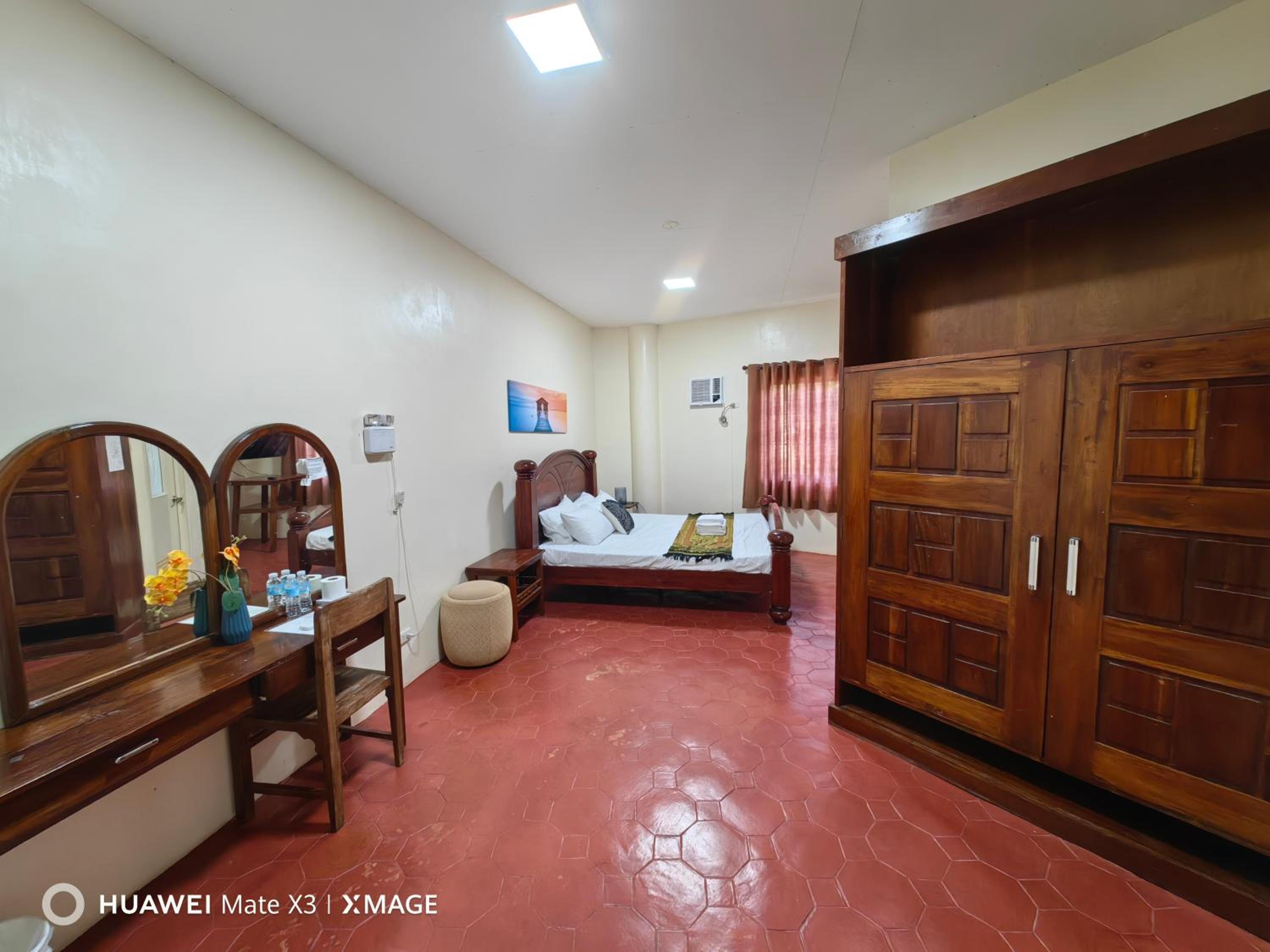 Deluxe King Room - Photo 3
