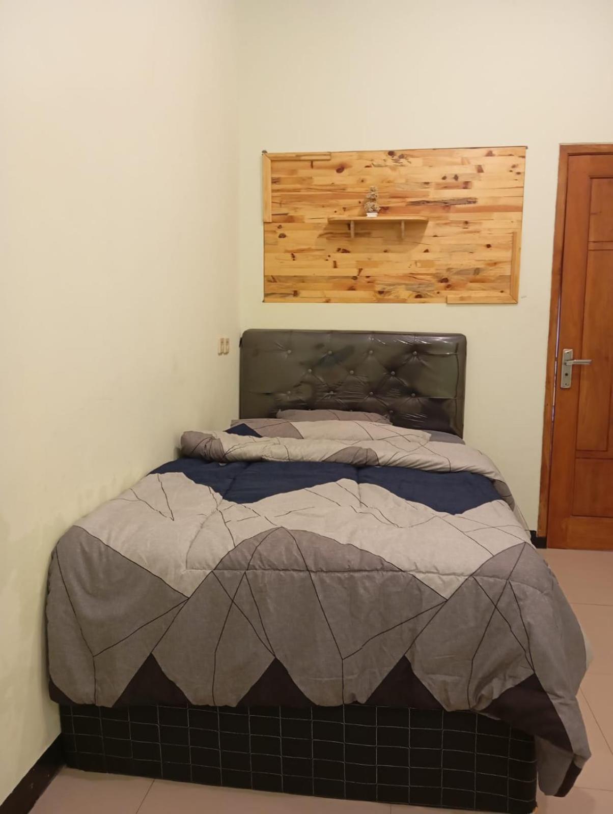 Standard Double Room with Shared Bathroom photo 1