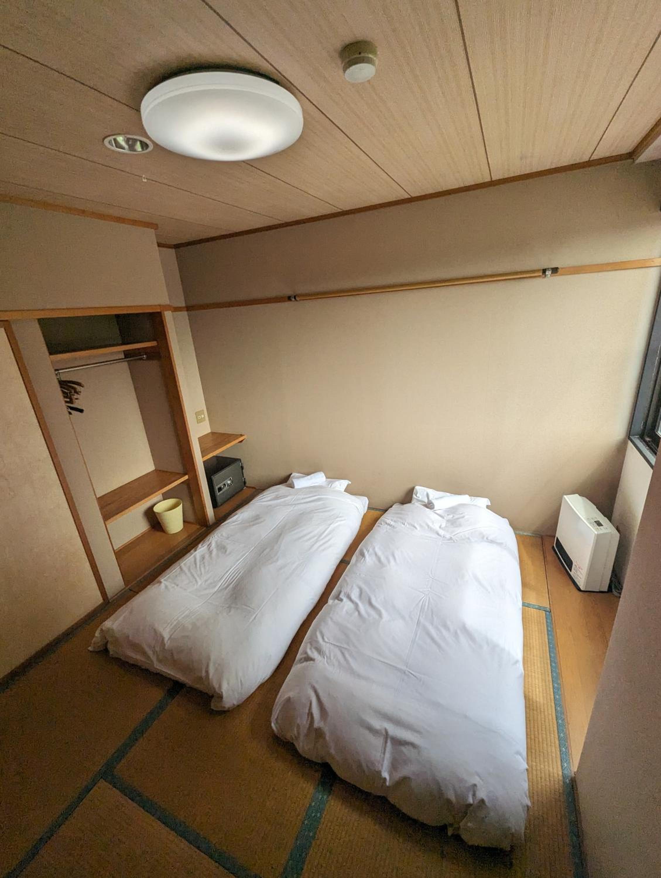 共享浴室双人间