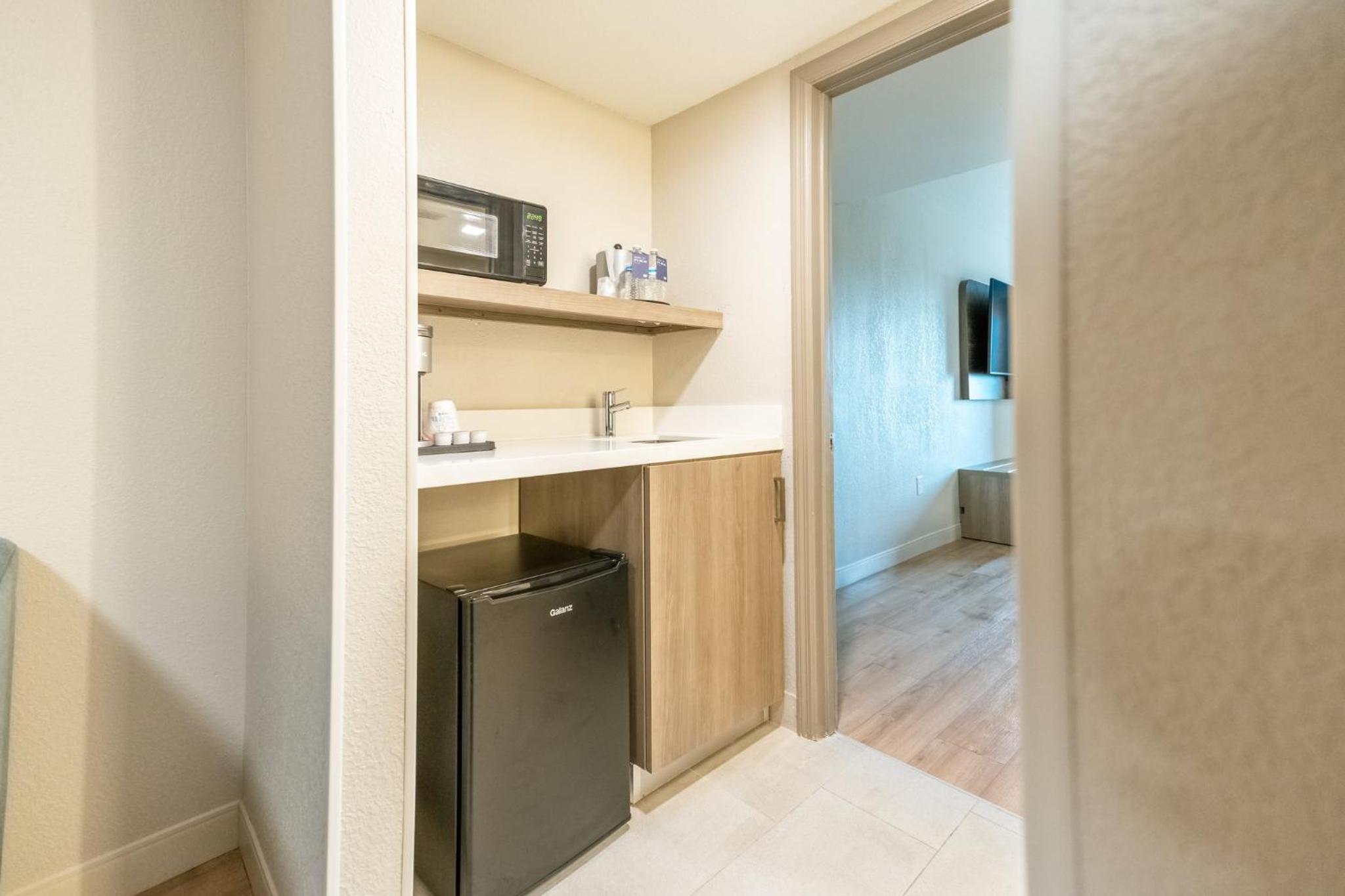 One-Bedroom Suite with Sofa Bed - Photo 2