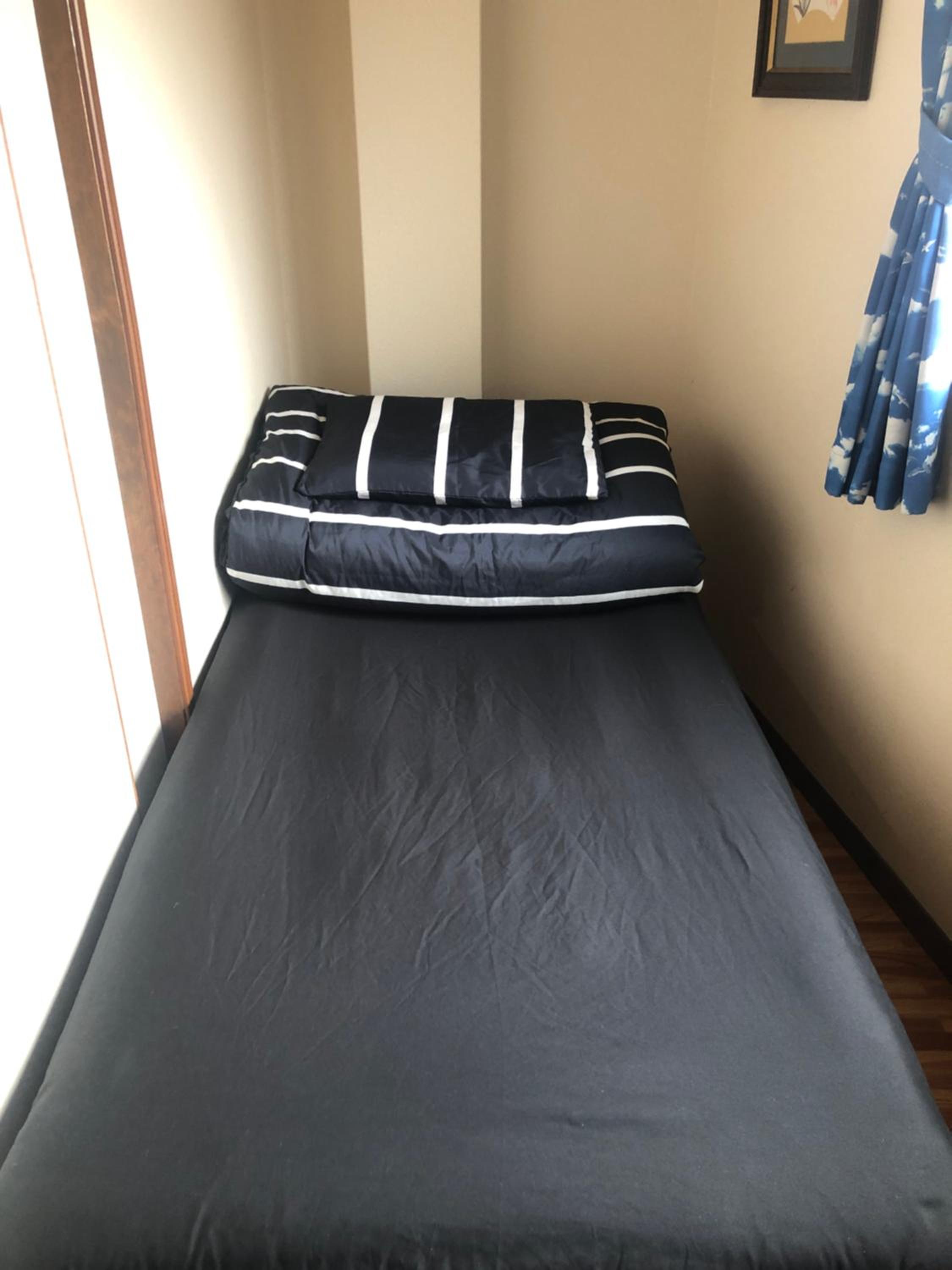 Single Room with Shared Bathroom photo 1