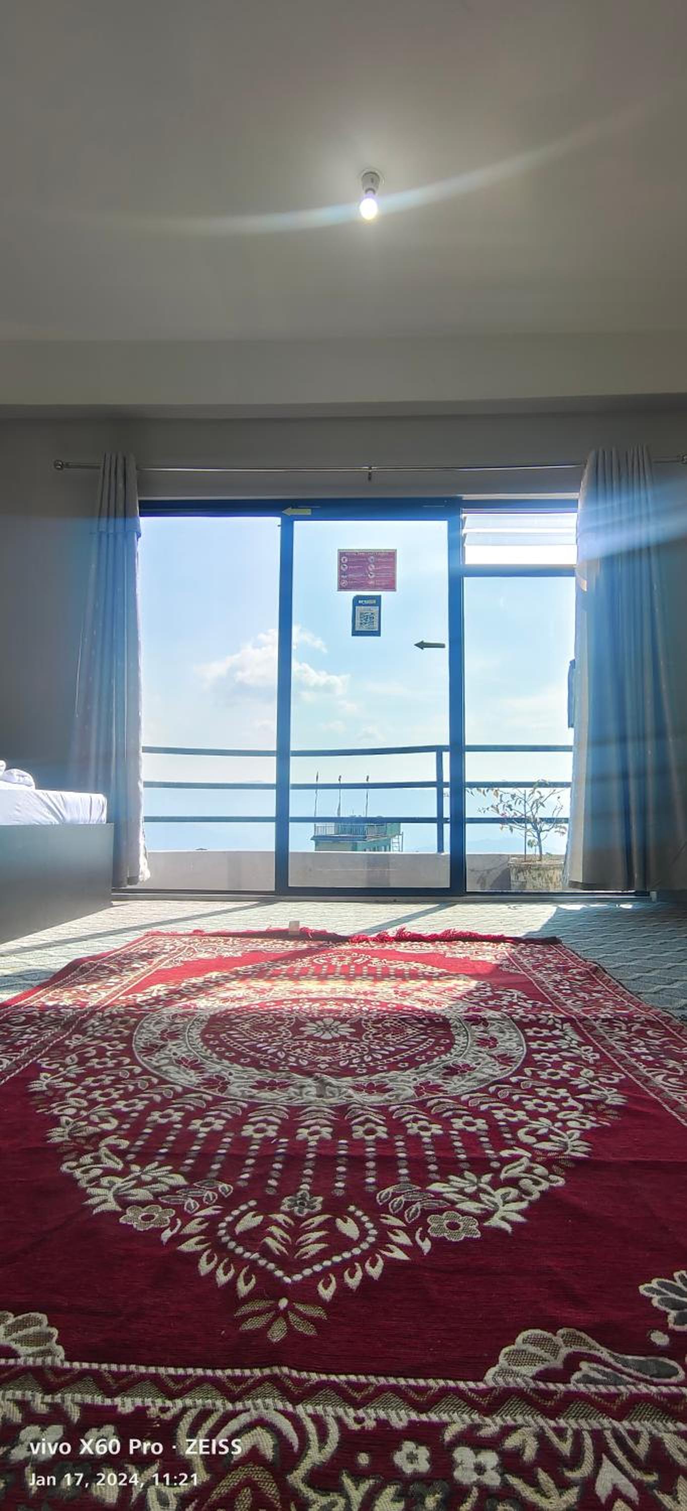 Family Room With Balcony photo 2