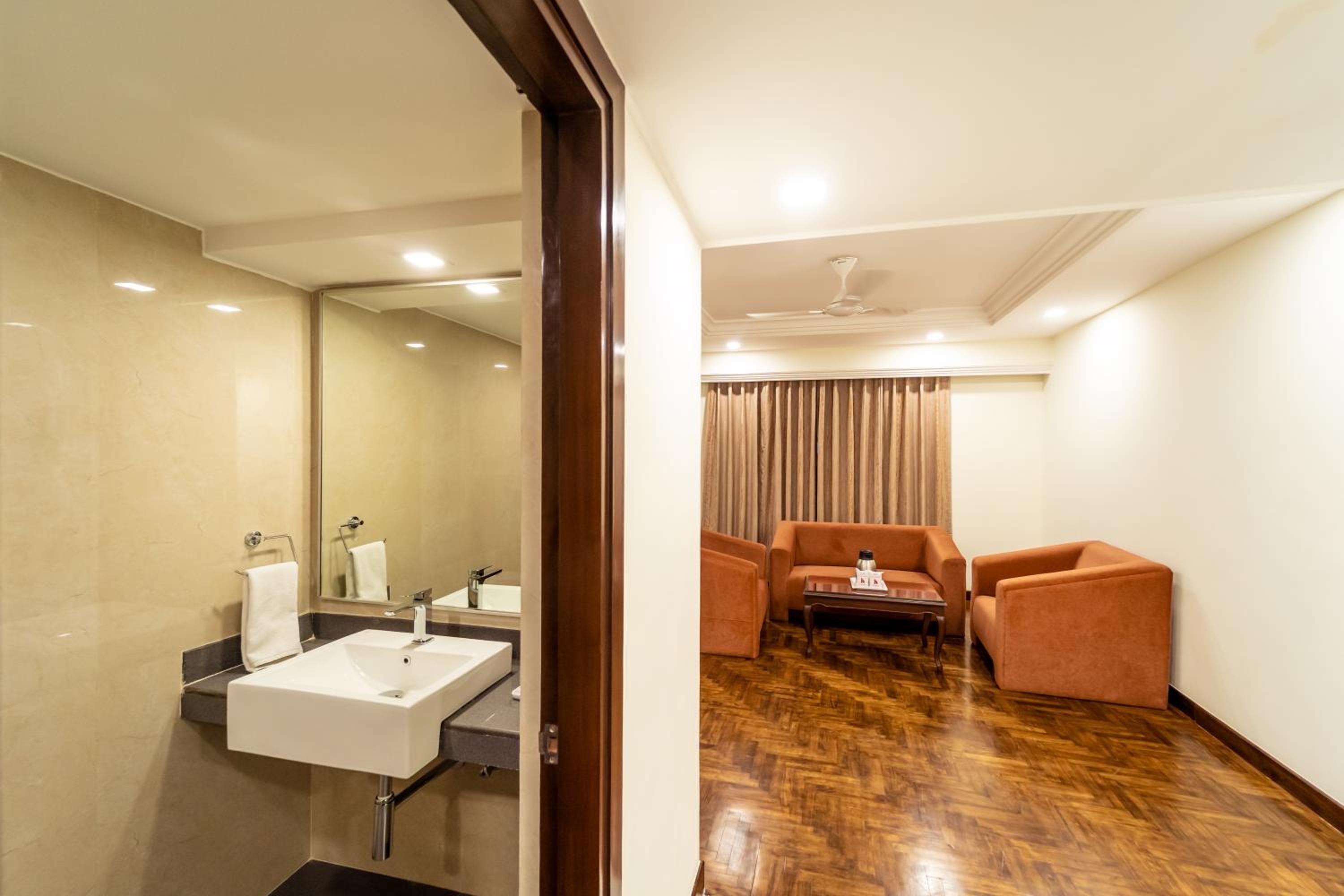 Suite - Photo 5