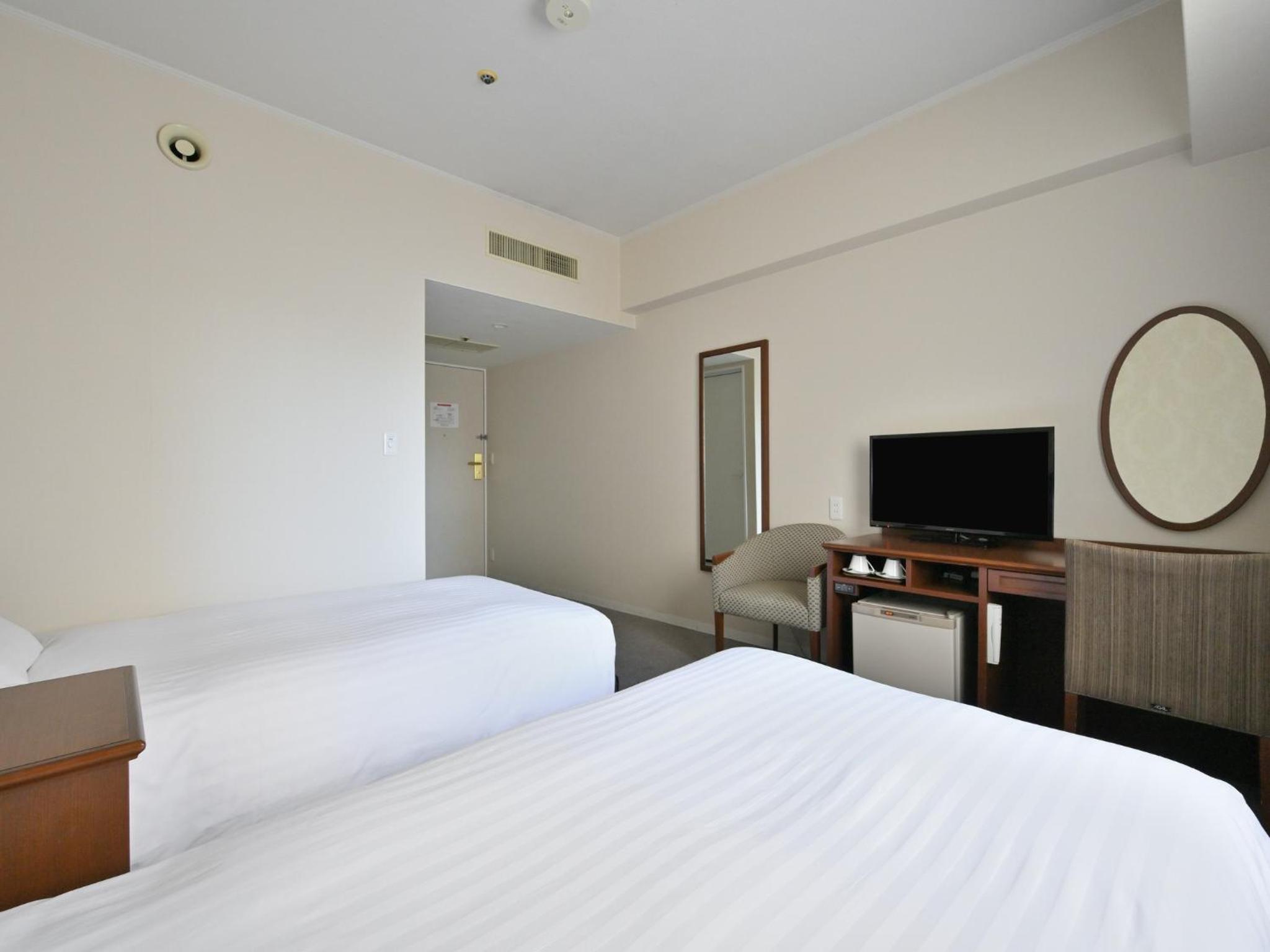 Economy Twin Room - Smoking photo 2