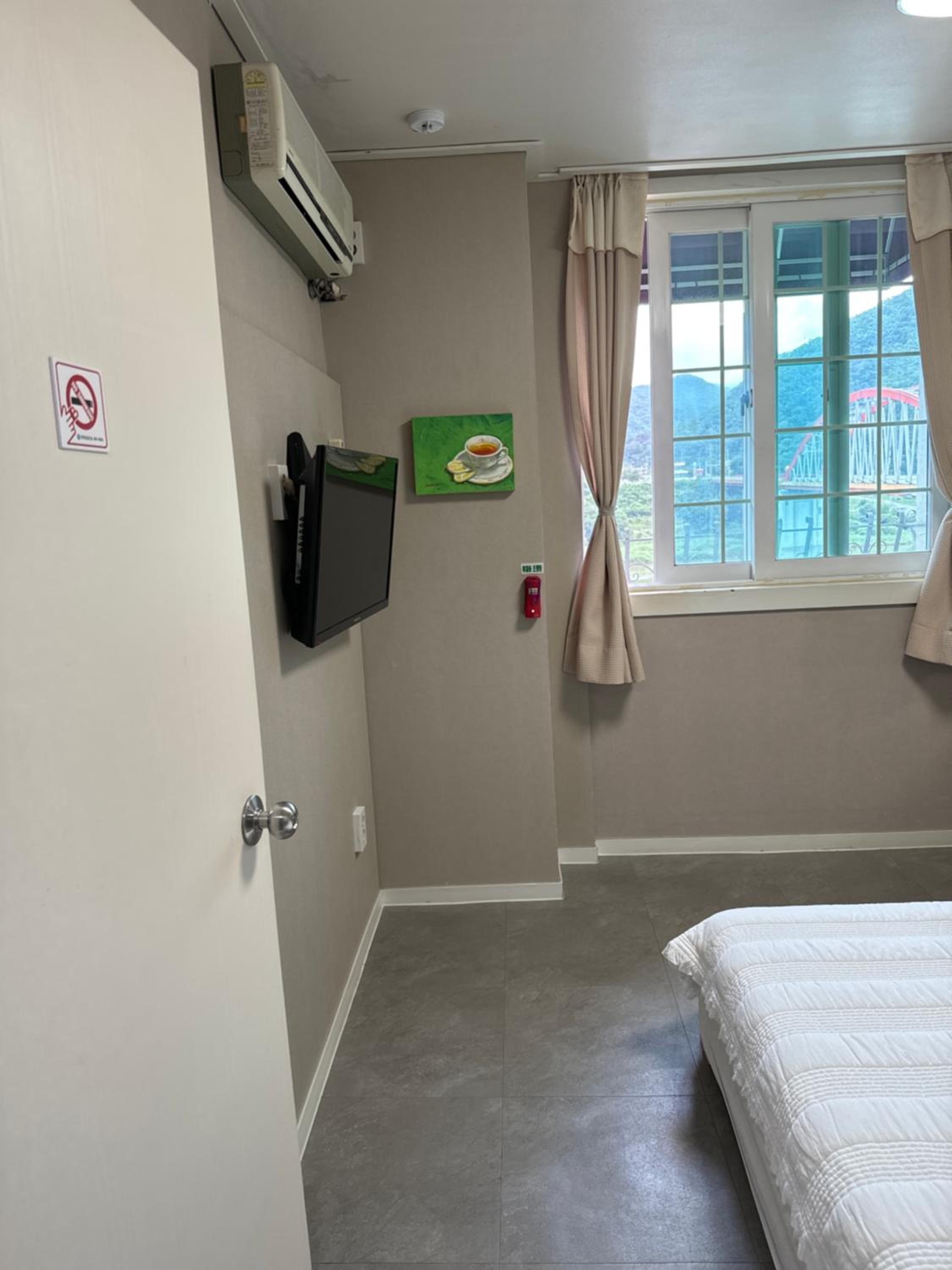 Budget Double Room photo 2