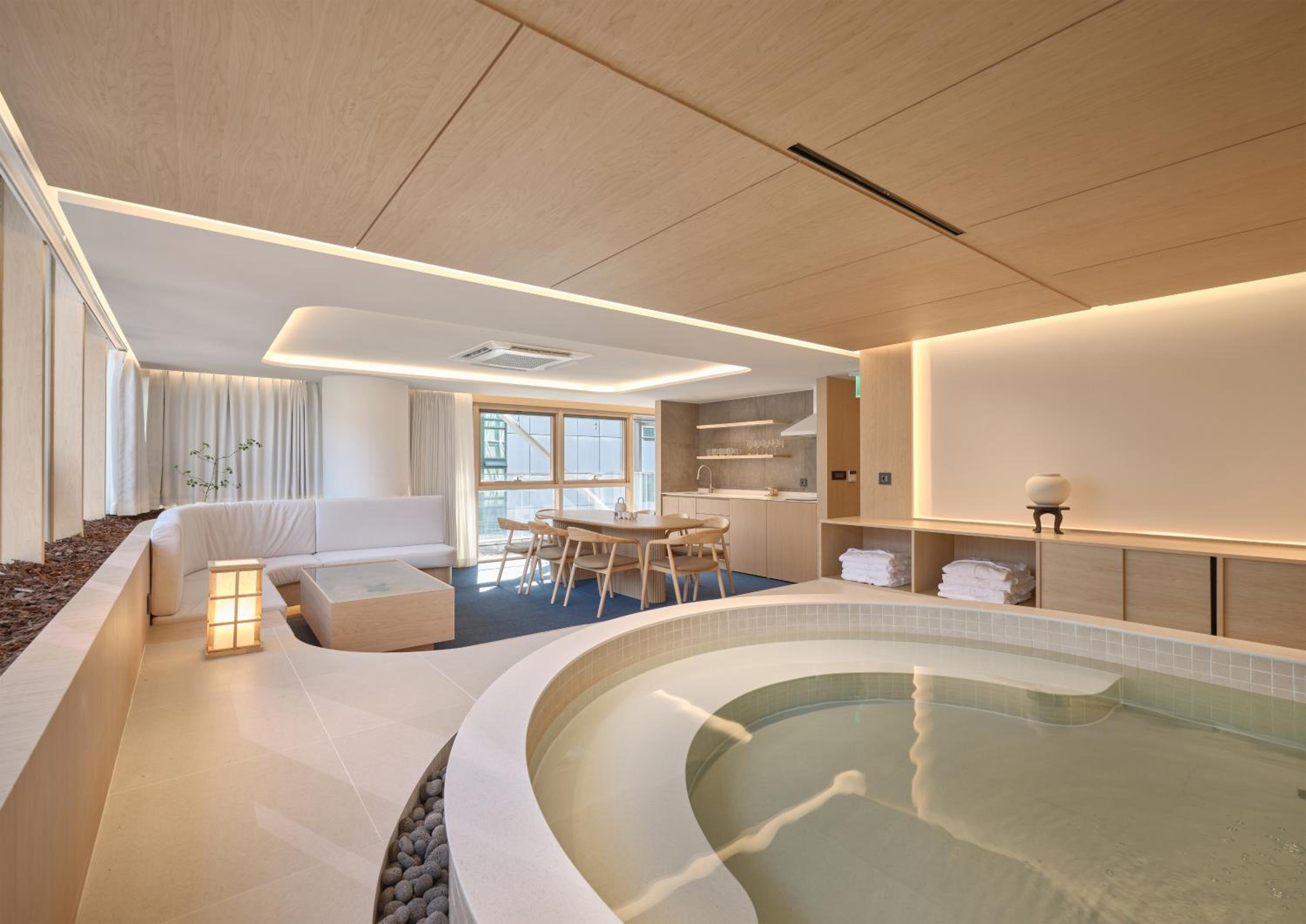 Grand City Spa Suite