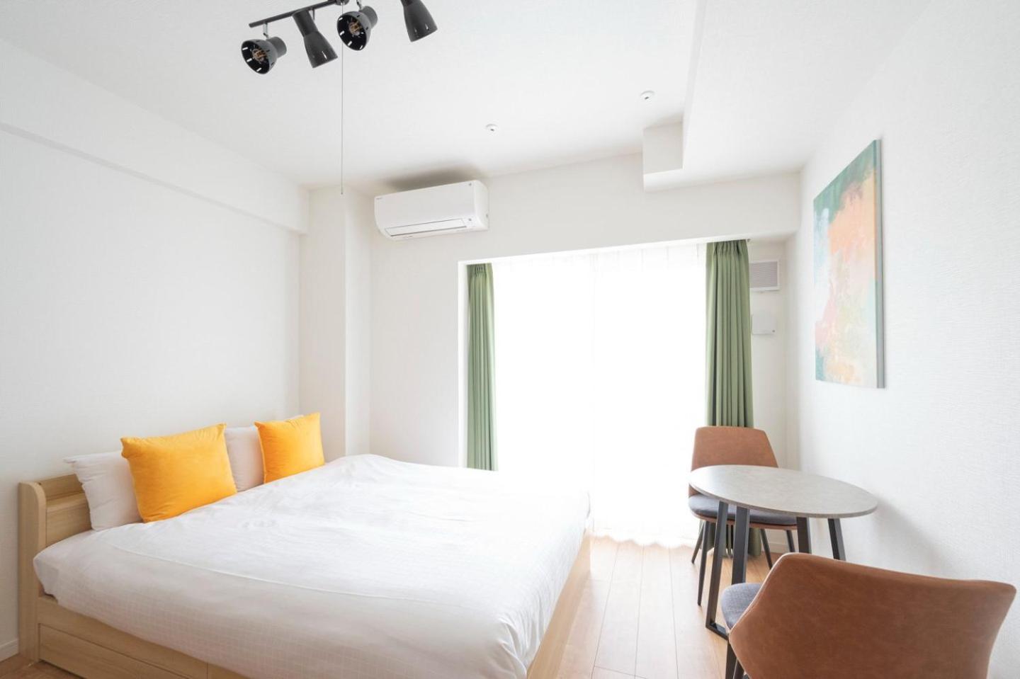 One-Bedroom Apartment photo 1
