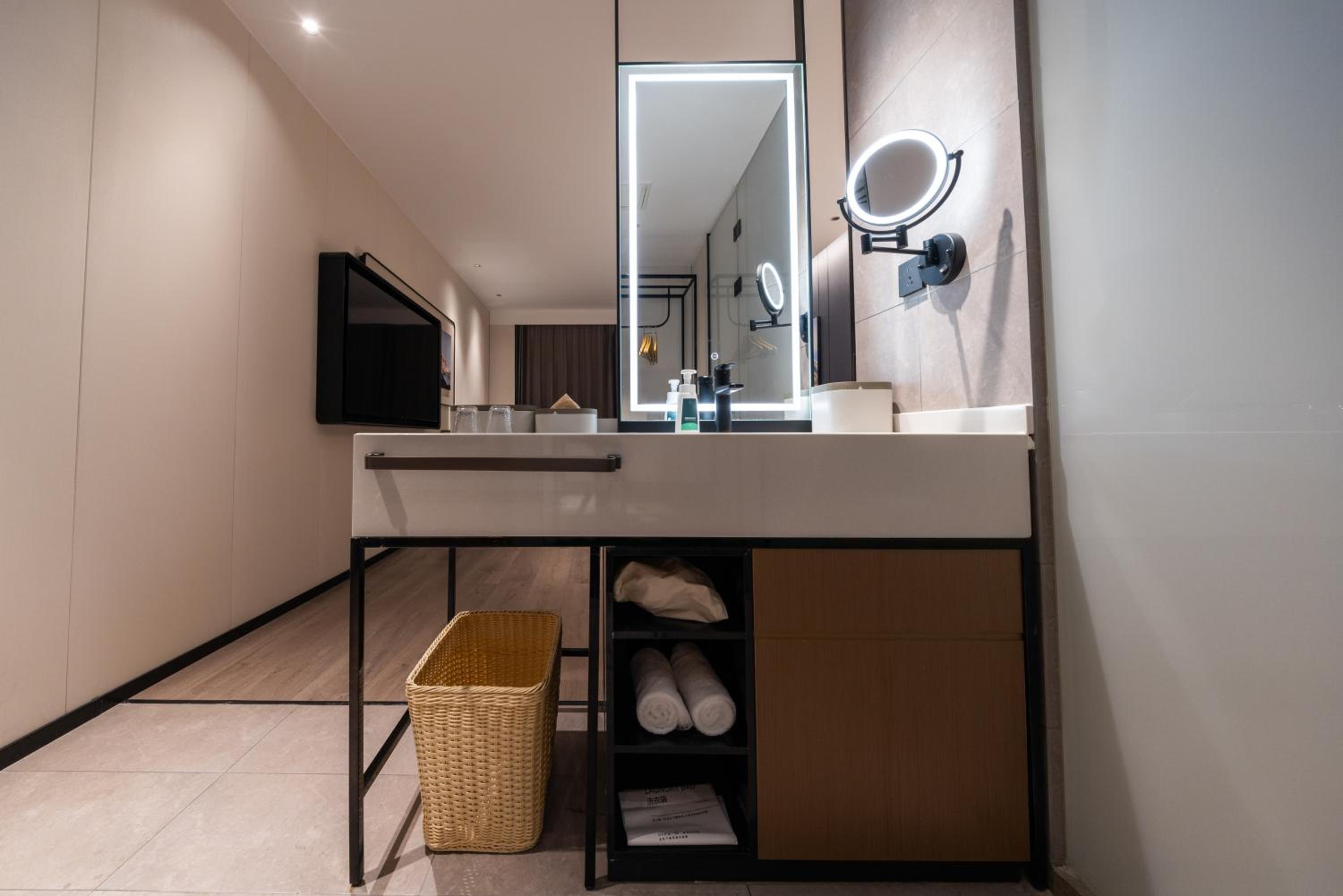 Suite with Spa Bath photo 1