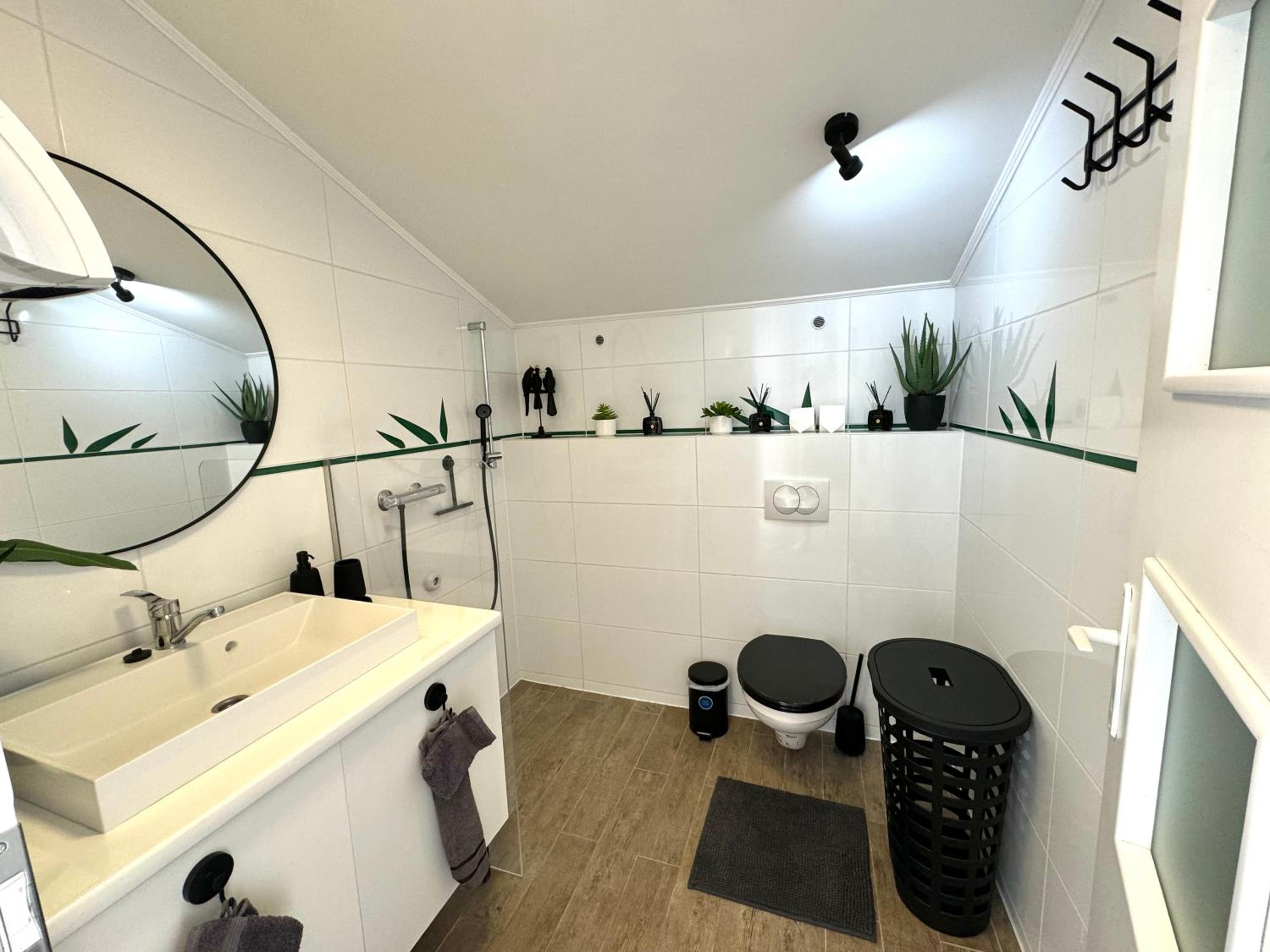 One-Bedroom Apartment - Photo 3