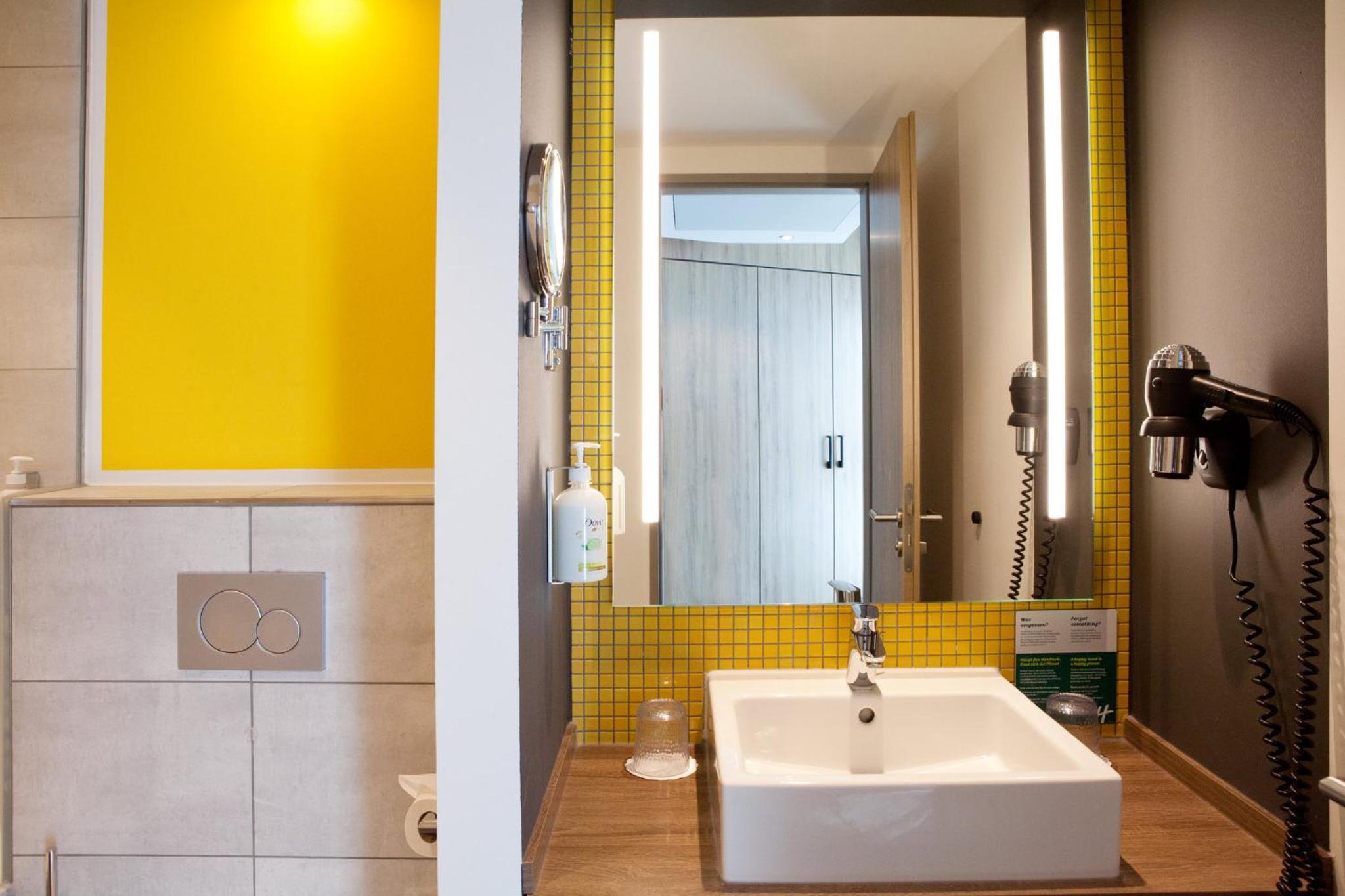 Standard Room thumbnail 6