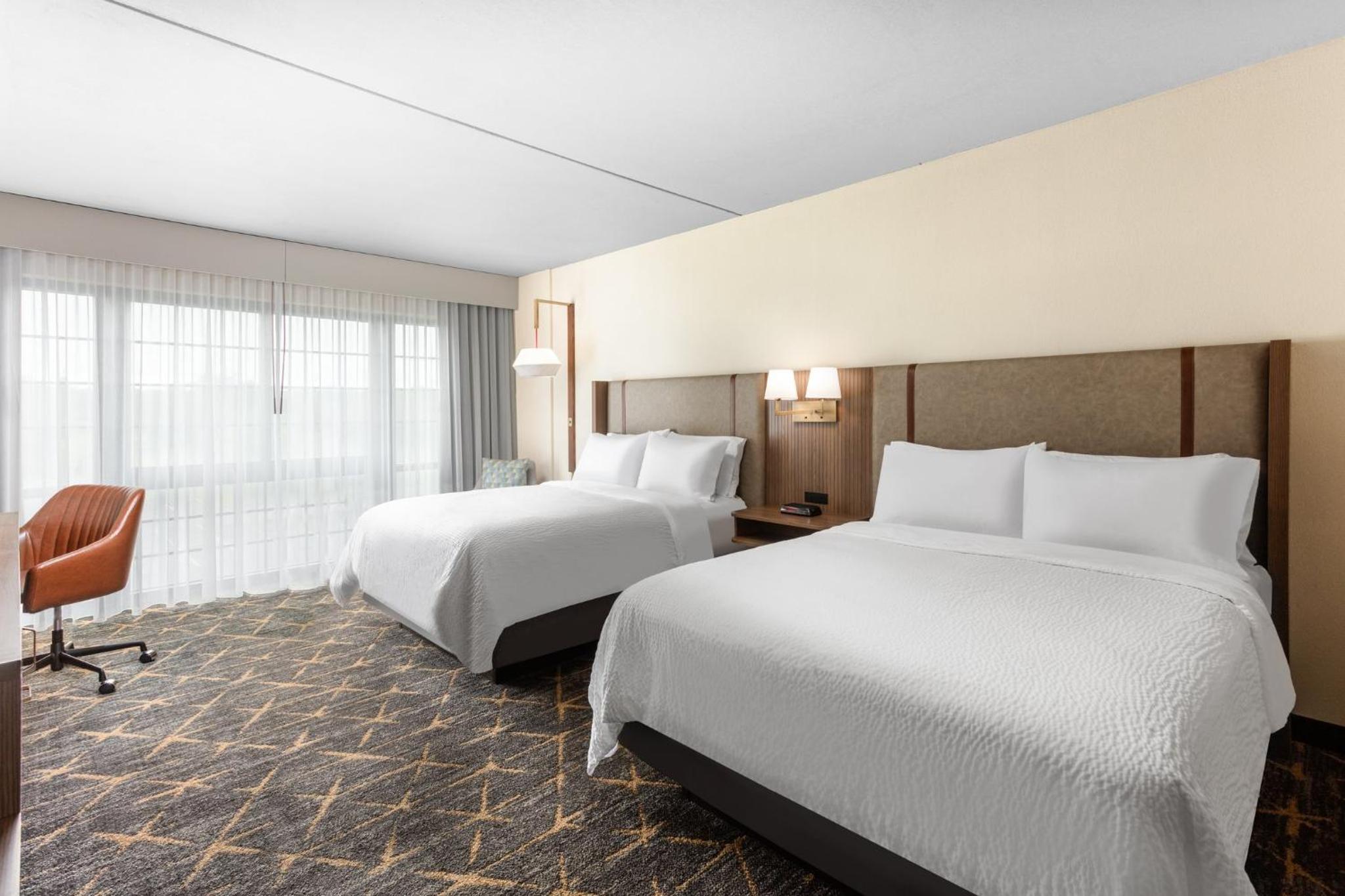 Standard Room with Two Queen Beds photo 2