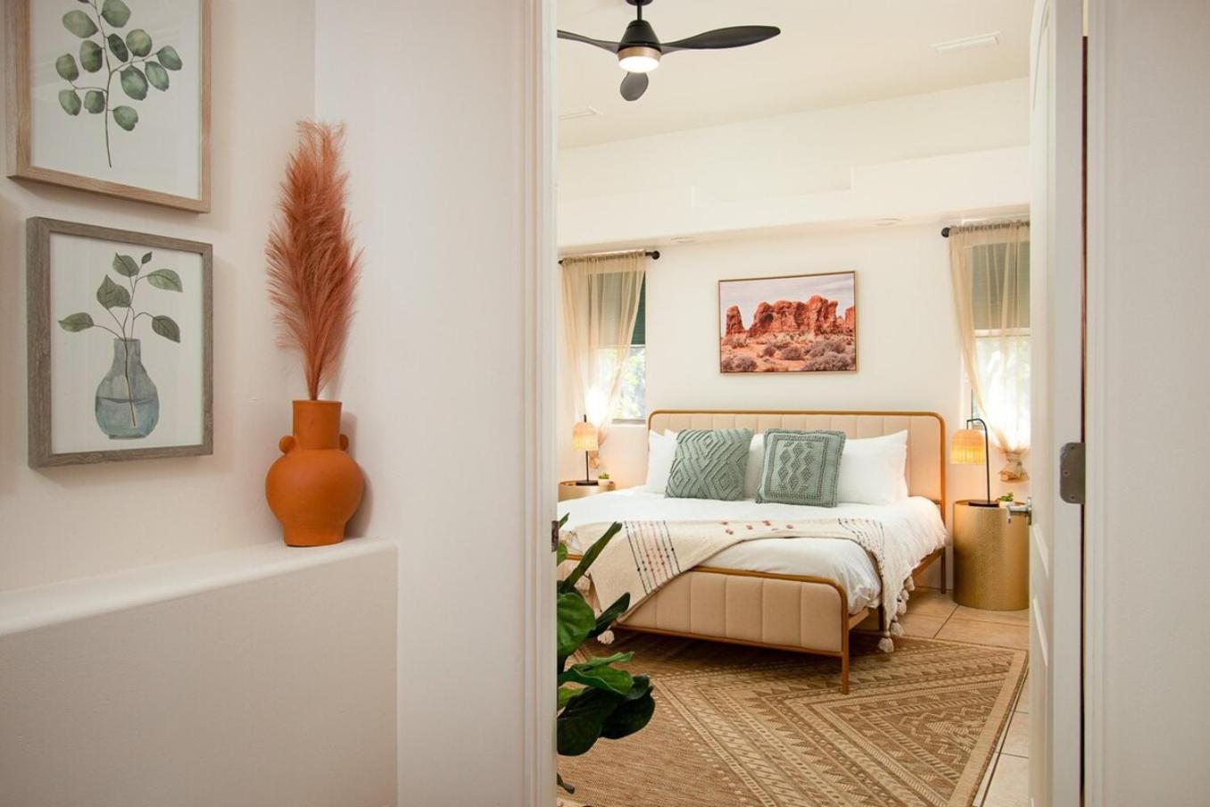 Three-Bedroom House photo 3